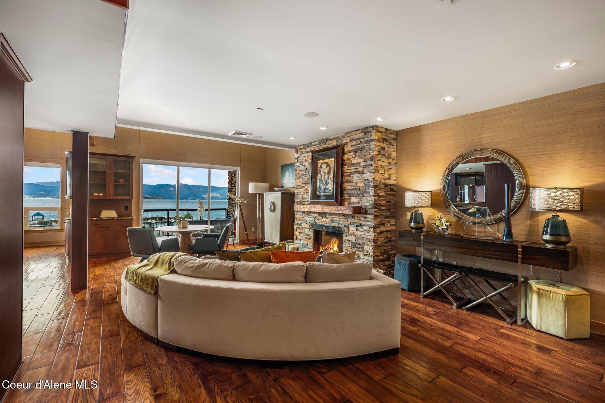 412 Sandpoint Avenue Unit: 334/335