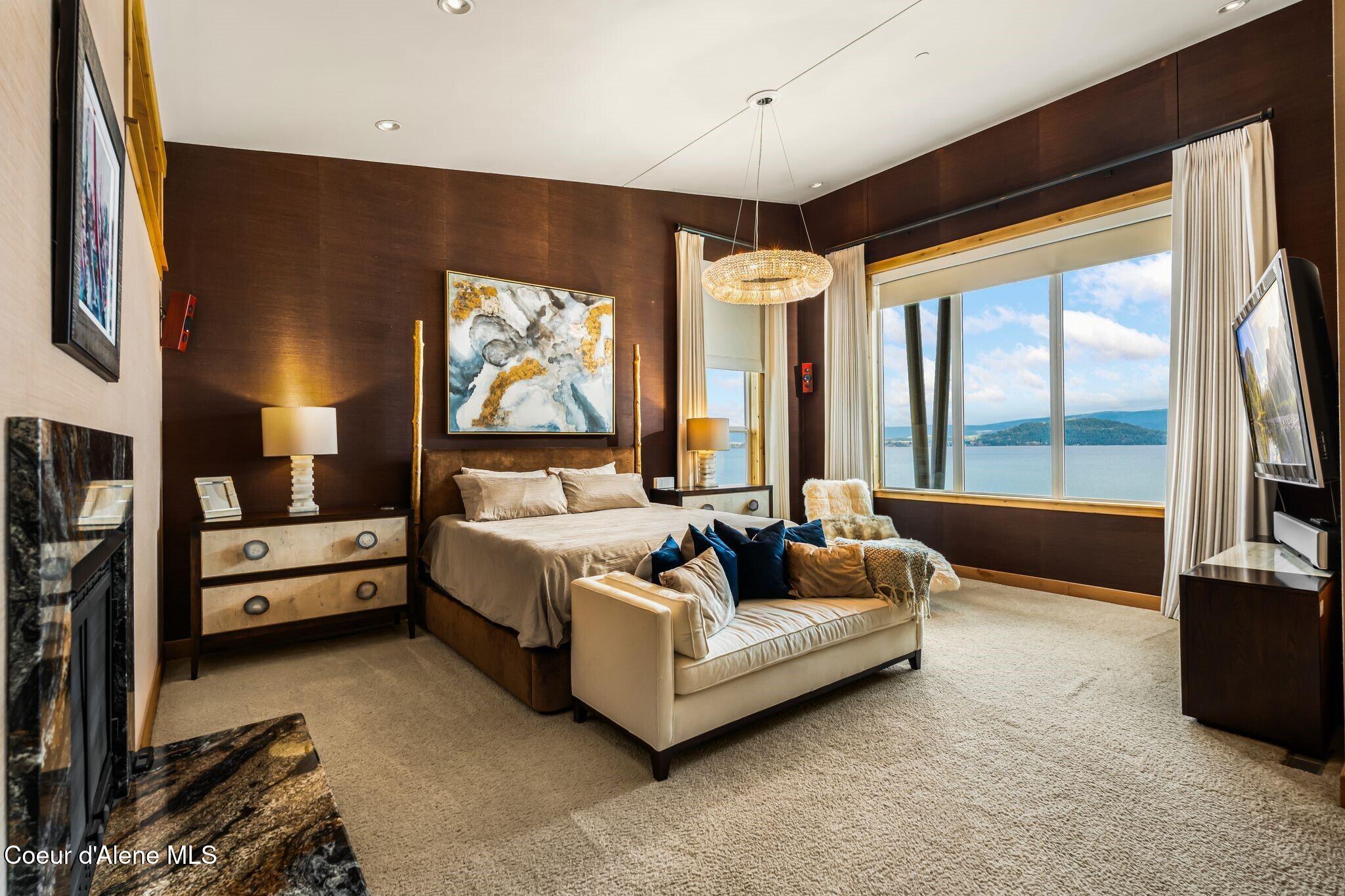 412 Sandpoint Avenue Unit: 334/335