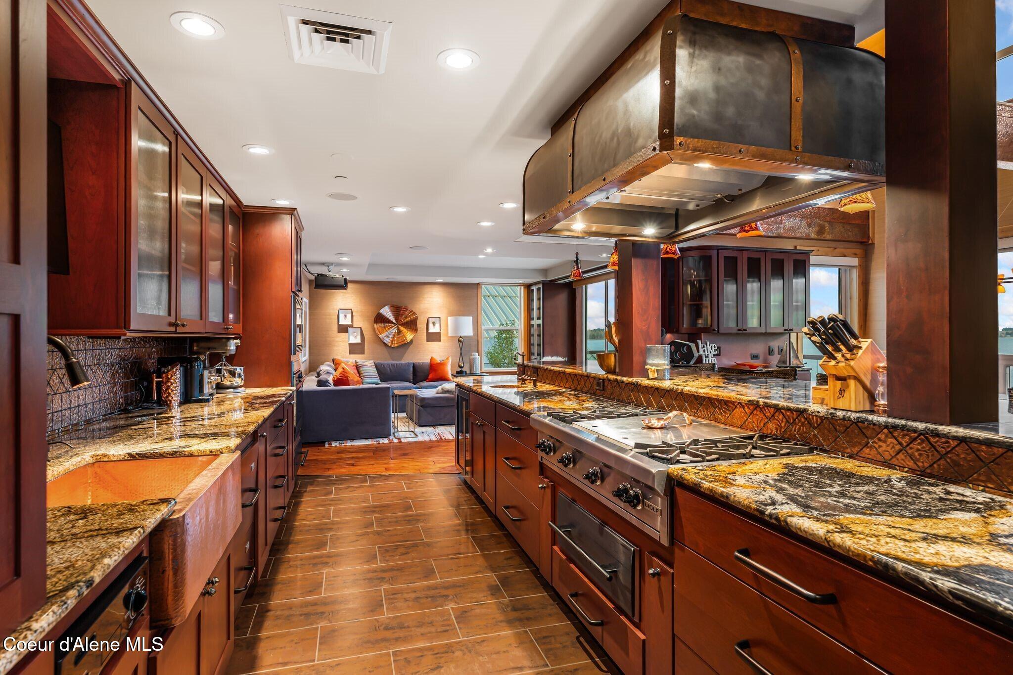 412 Sandpoint Avenue Unit: 334/335