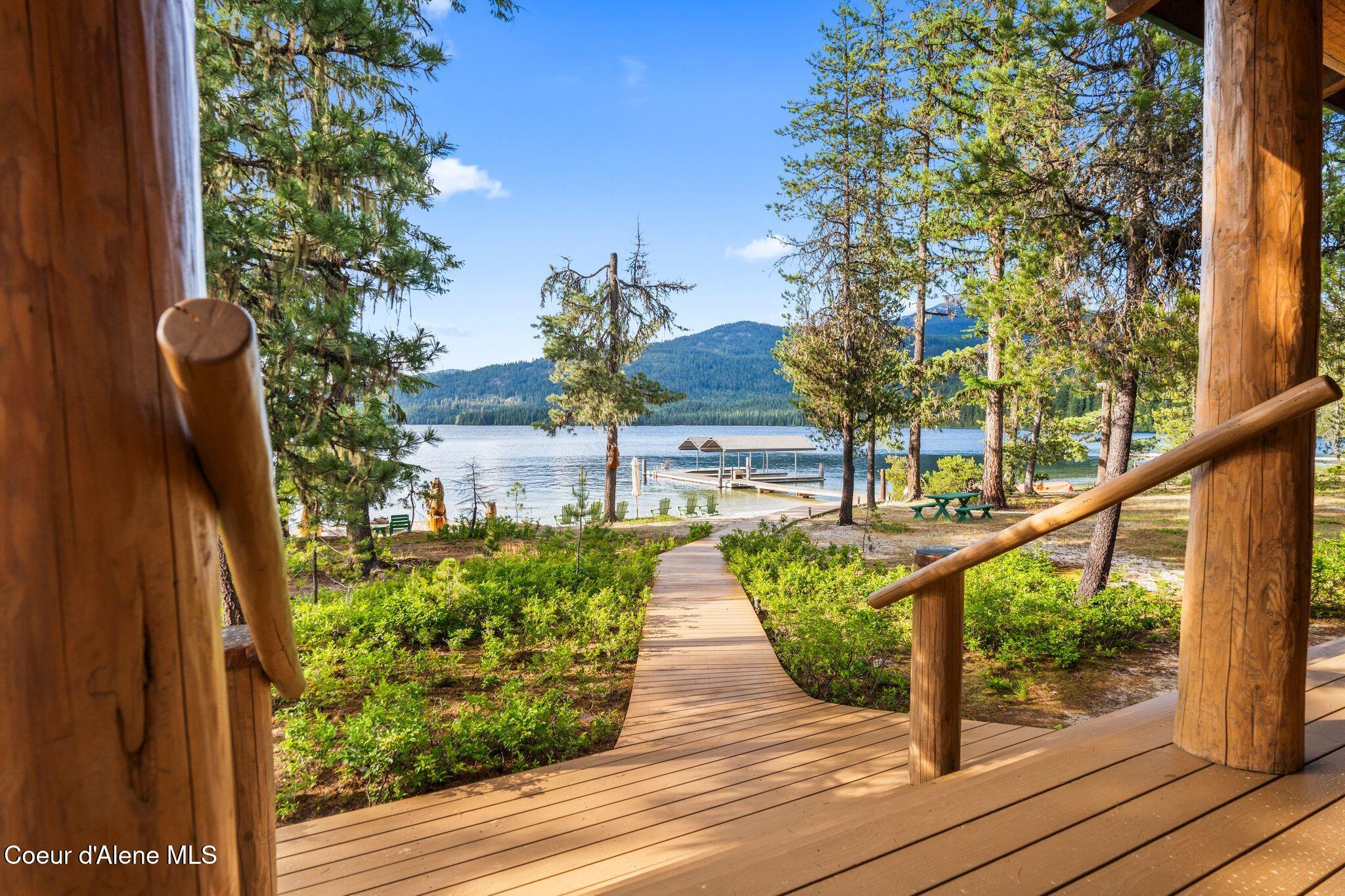 286 E Canoe Point Rd