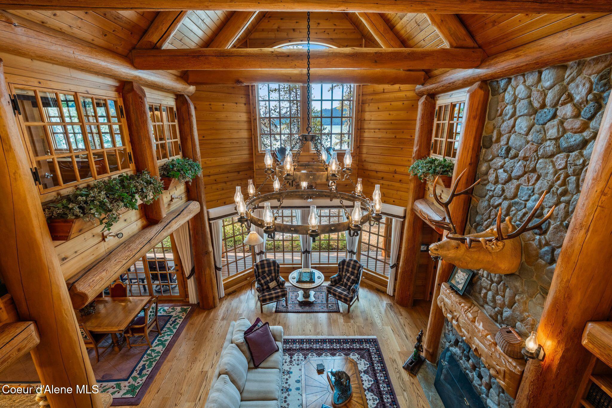 286 E Canoe Point Rd