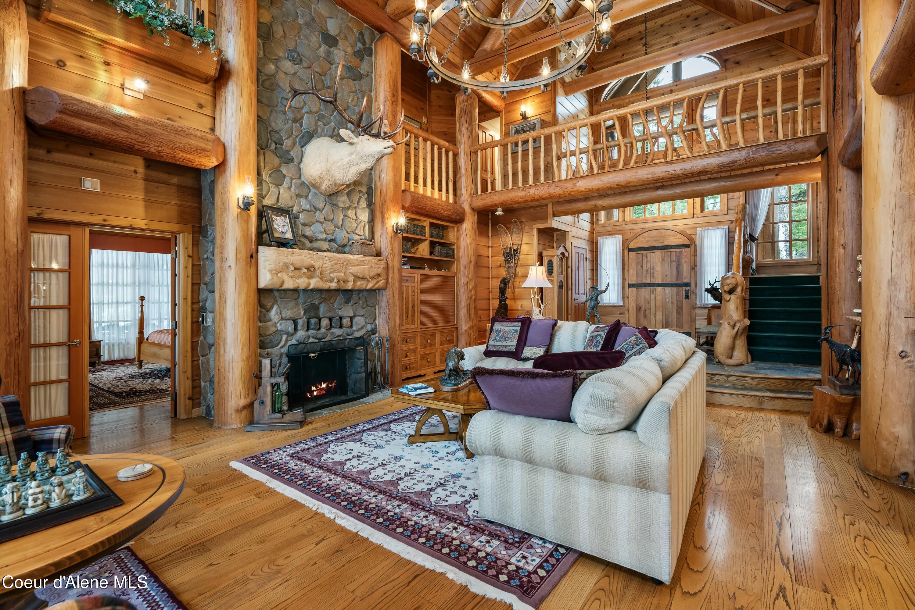 286 E Canoe Point Rd