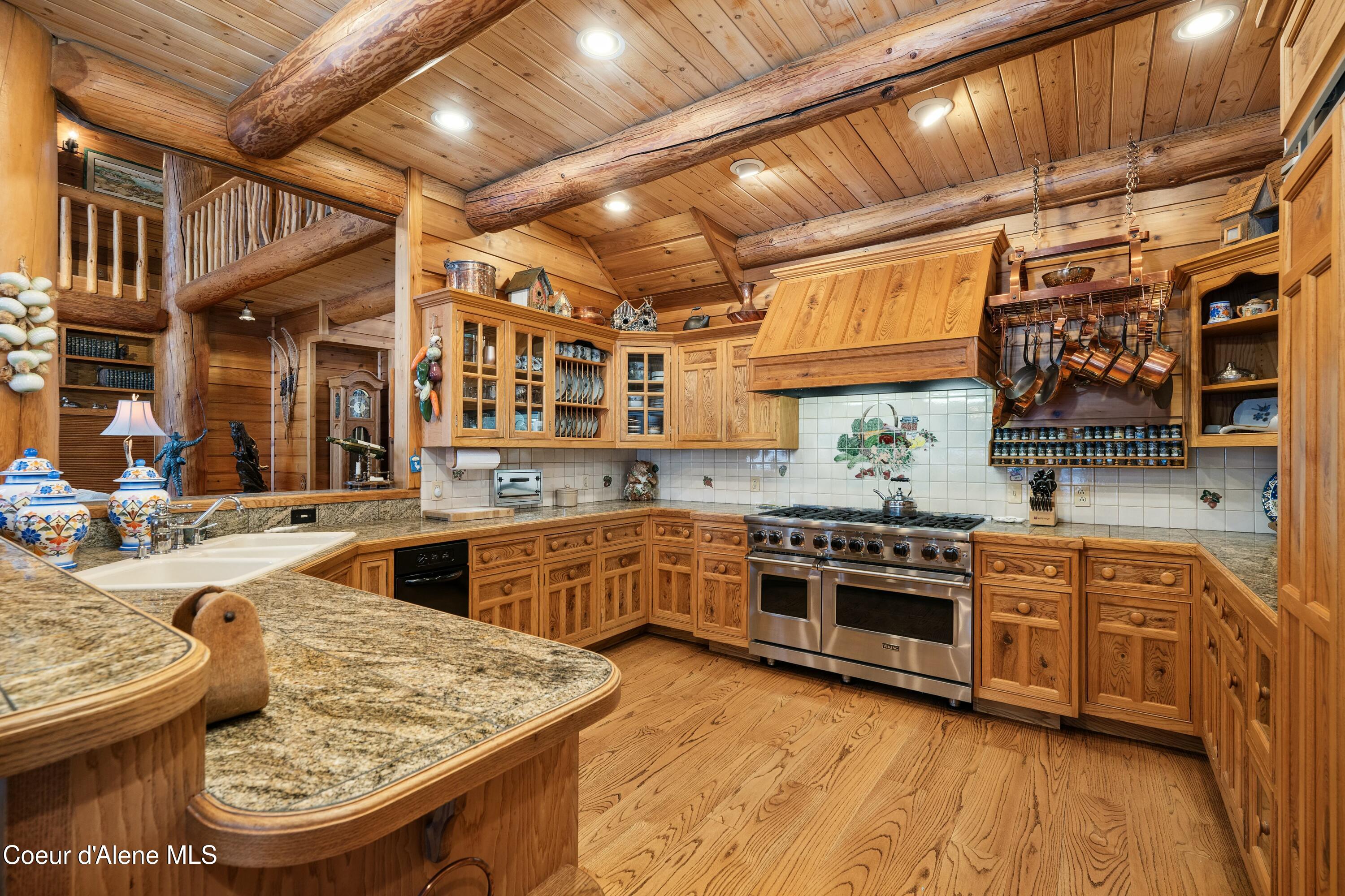 286 E Canoe Point Rd