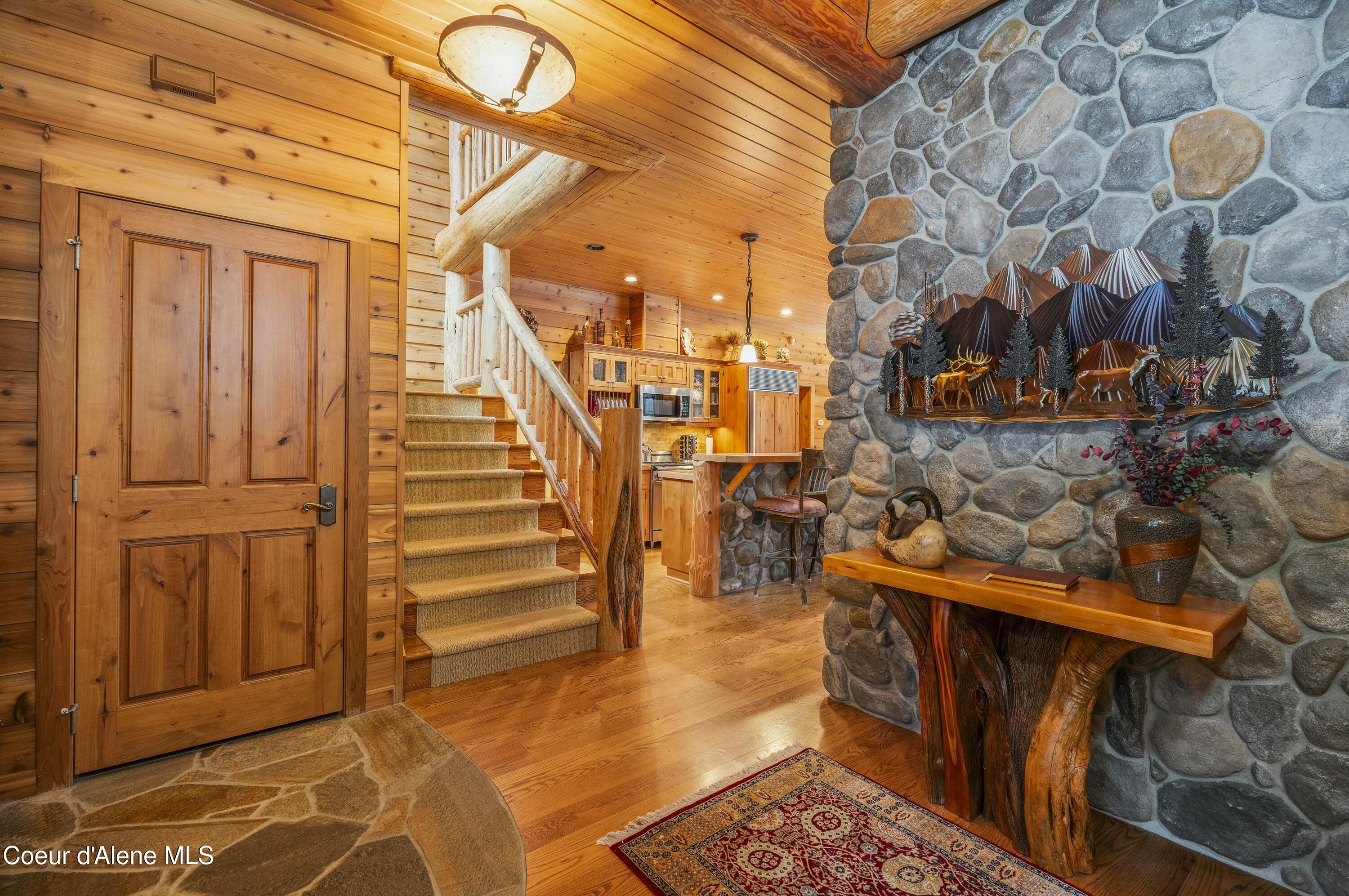 286 E Canoe Point Rd