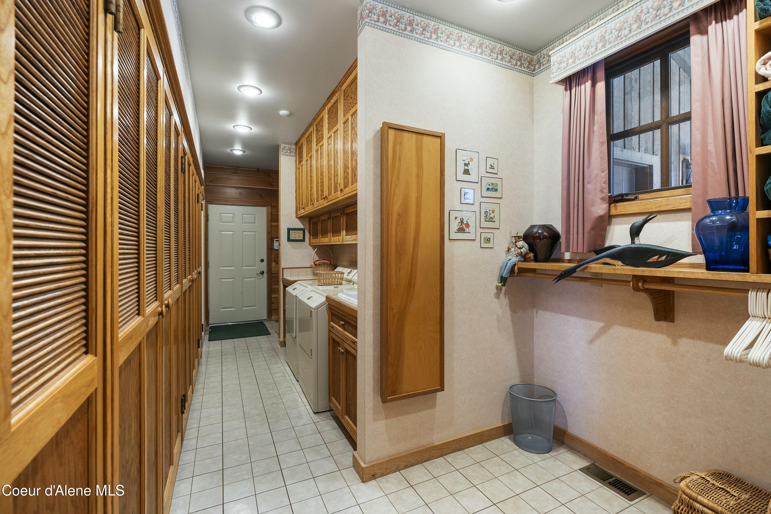 286 E Canoe Point Rd