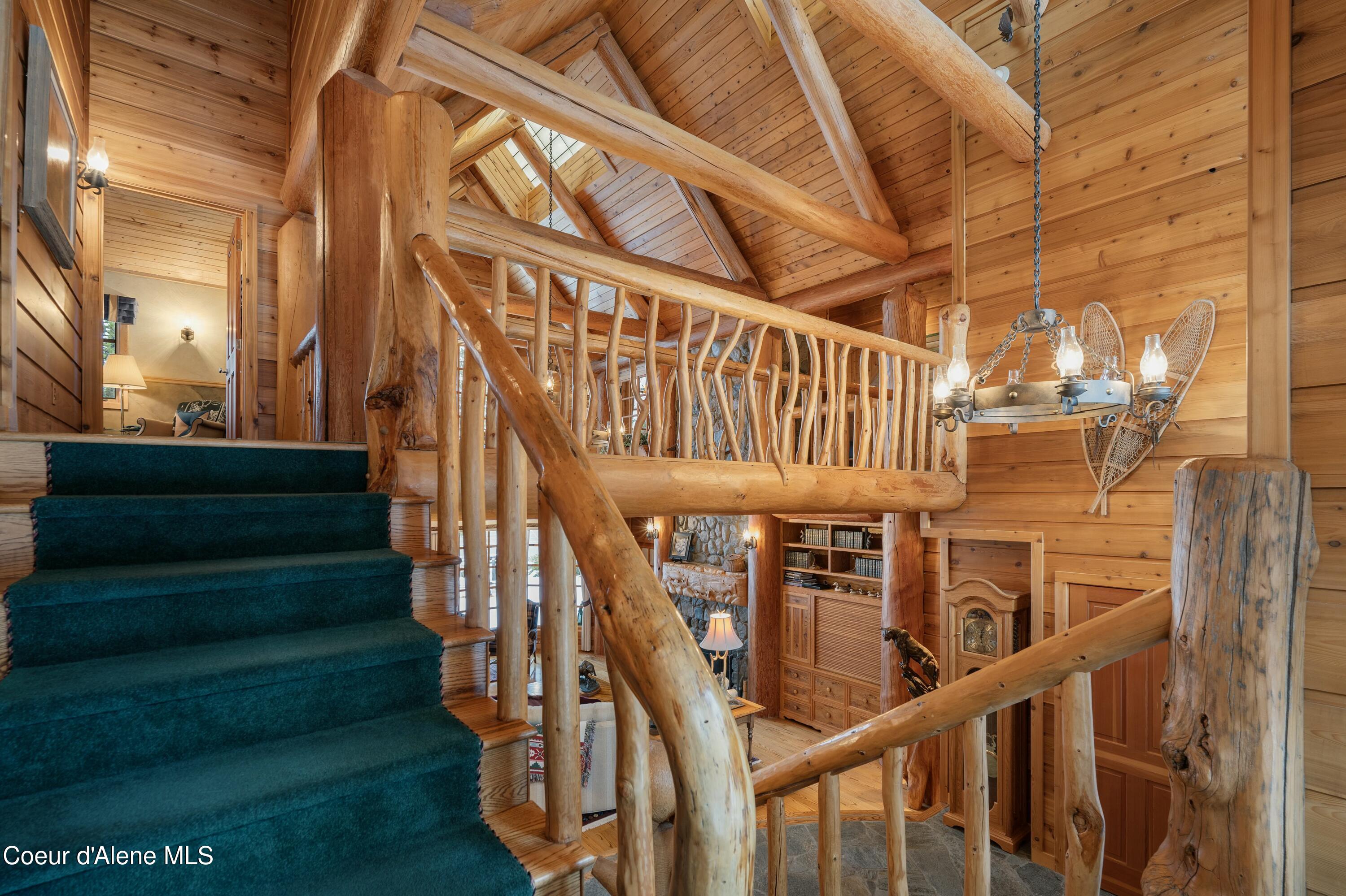 286 E Canoe Point Rd