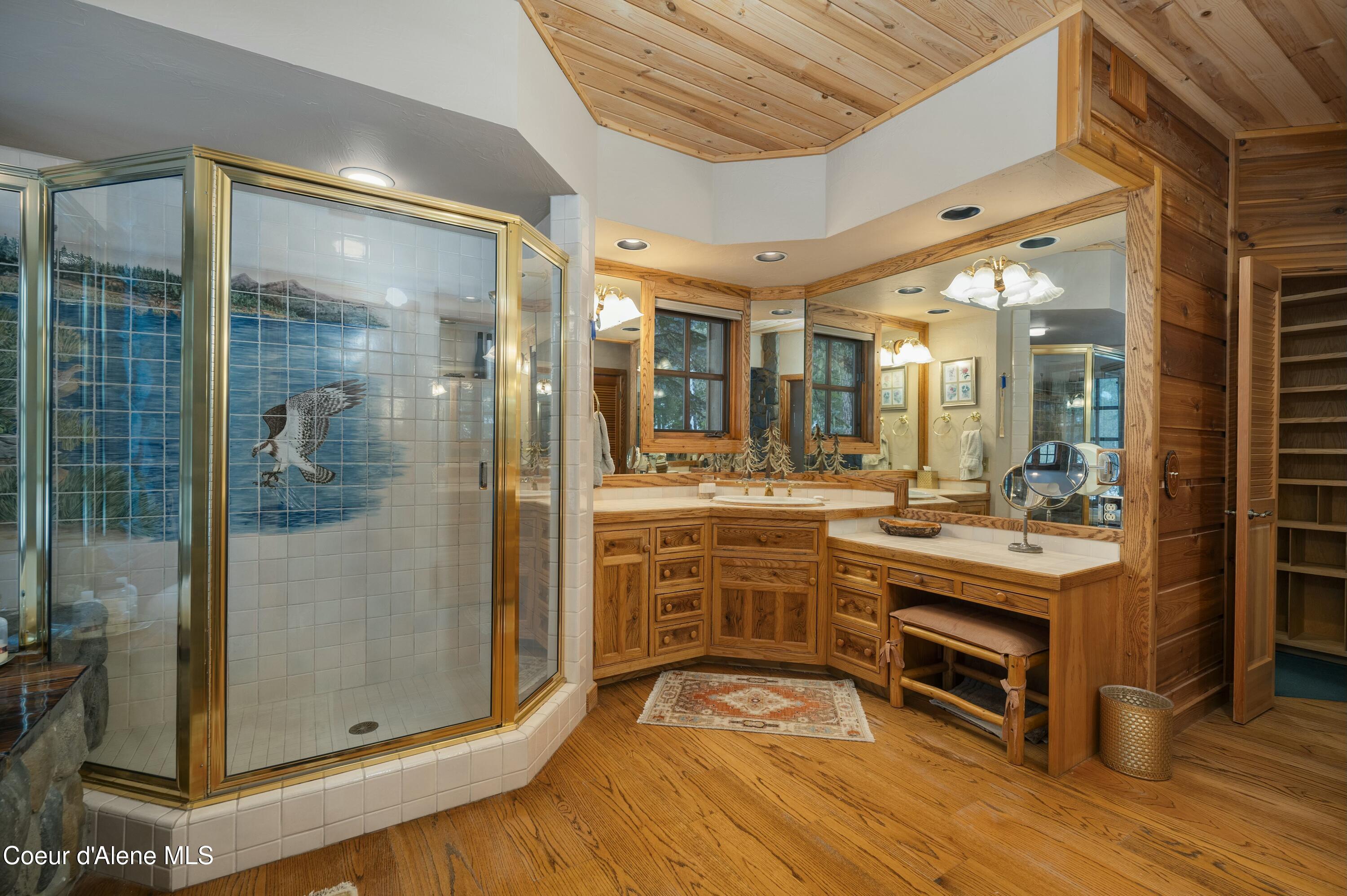286 E Canoe Point Rd