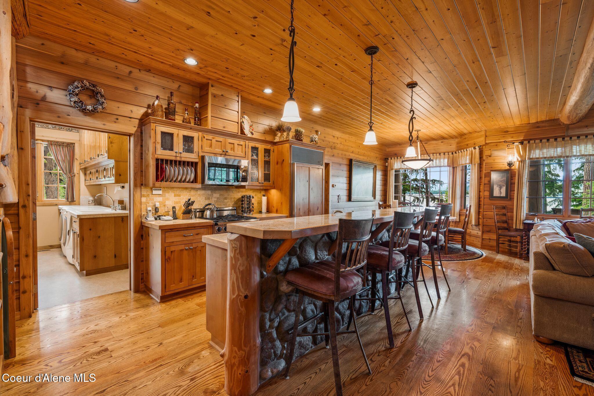 286 E Canoe Point Rd
