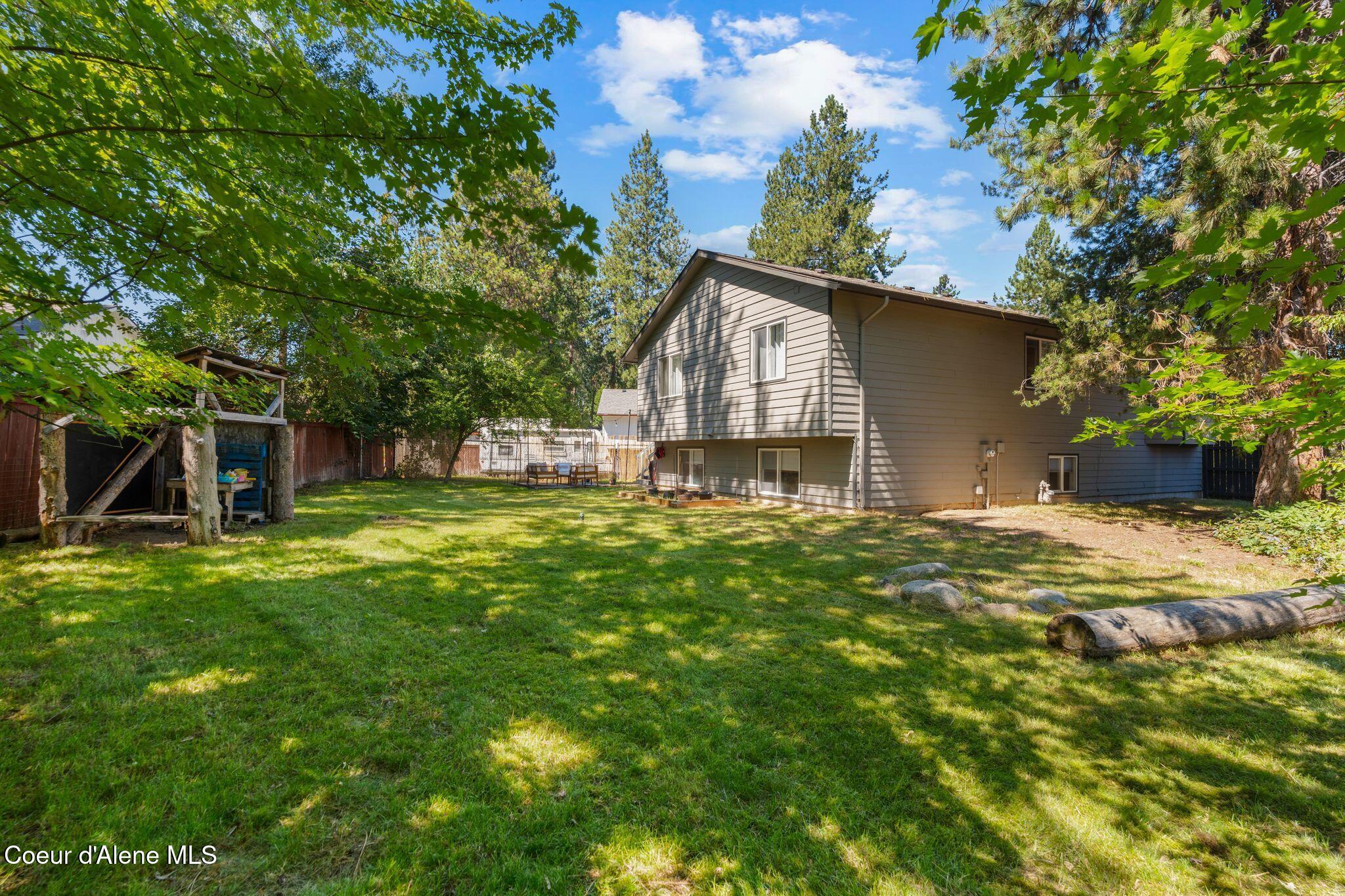 102 S RIVERWOOD CT