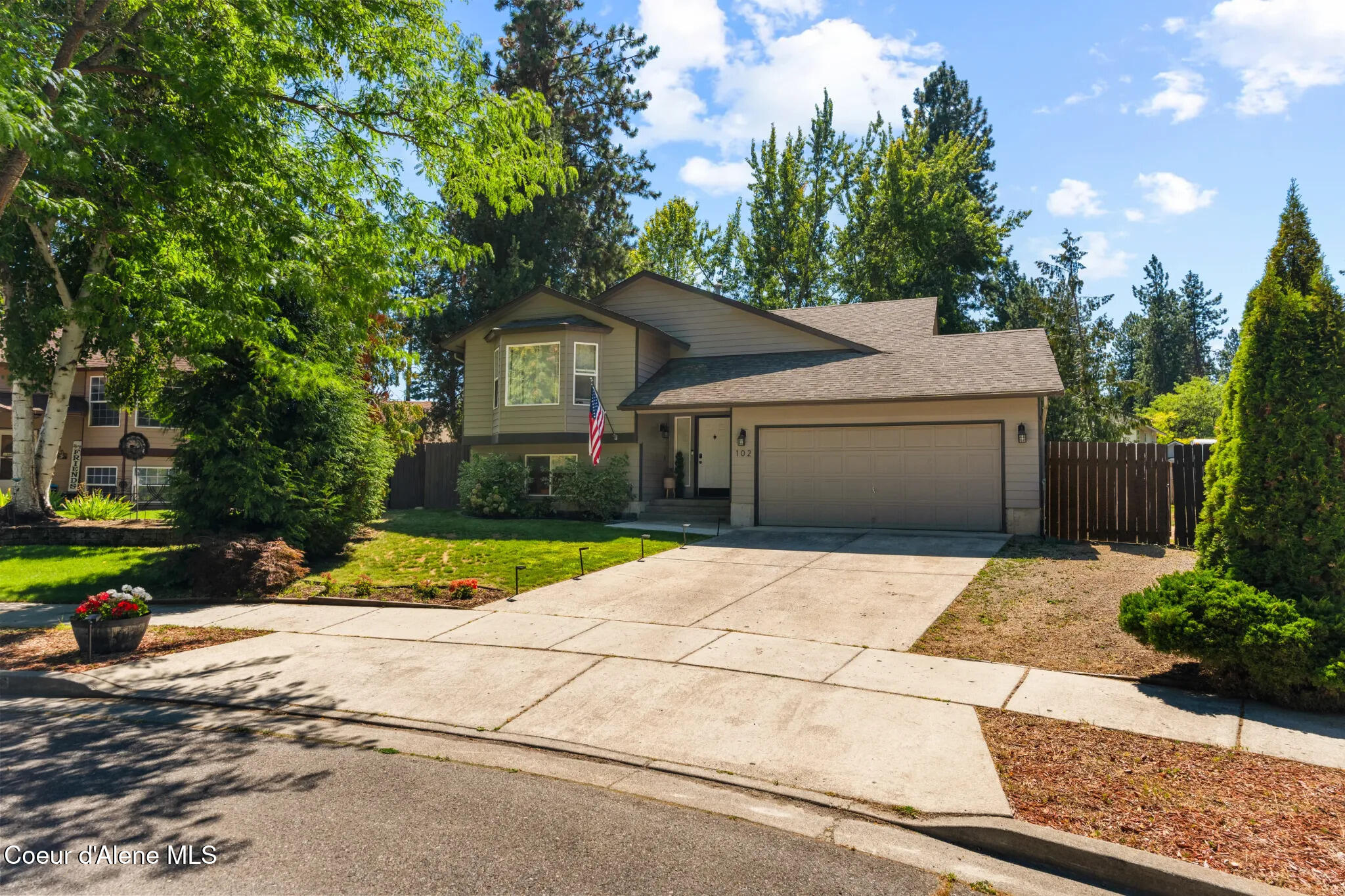 102 S RIVERWOOD CT