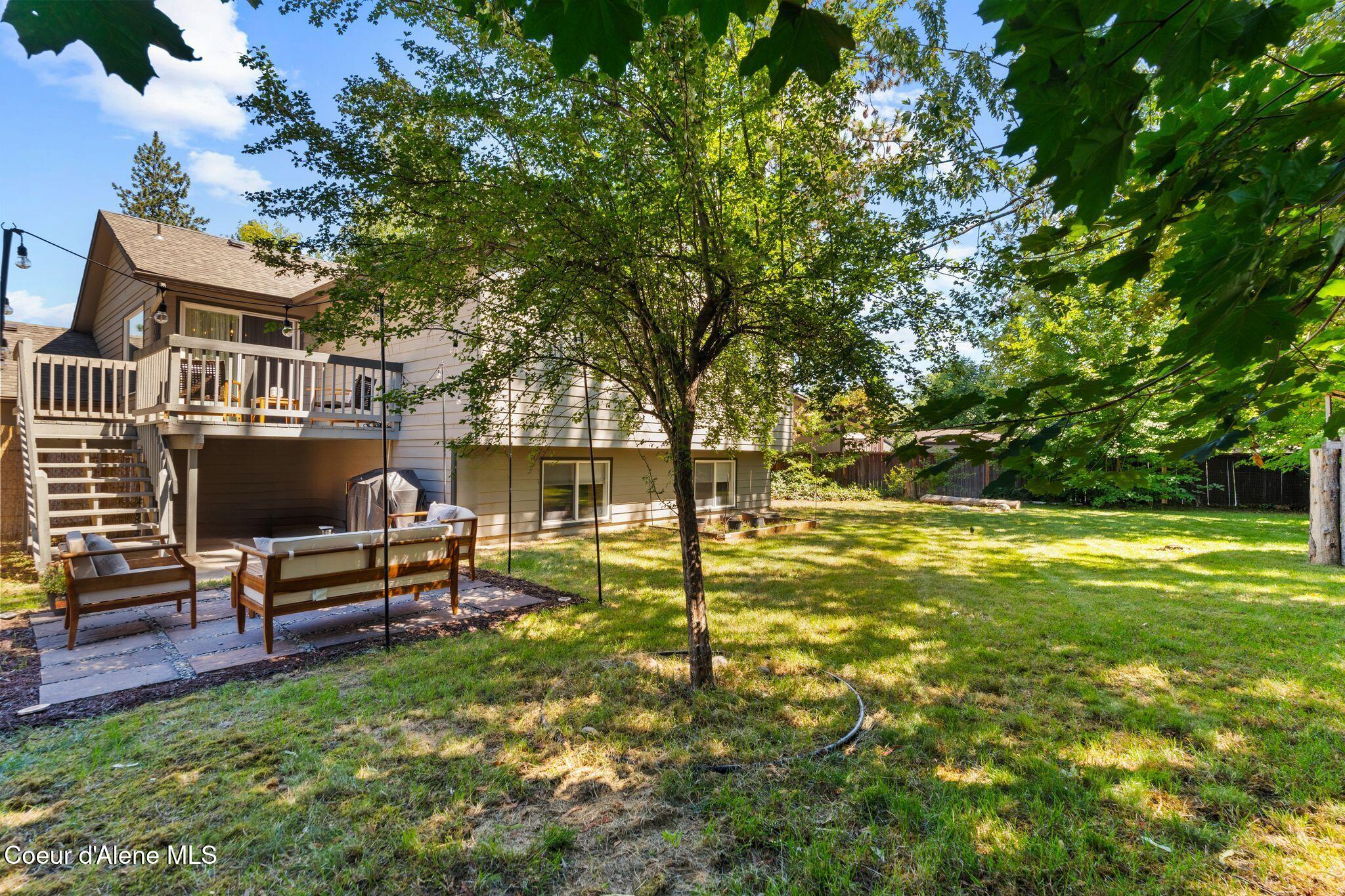 102 S RIVERWOOD CT