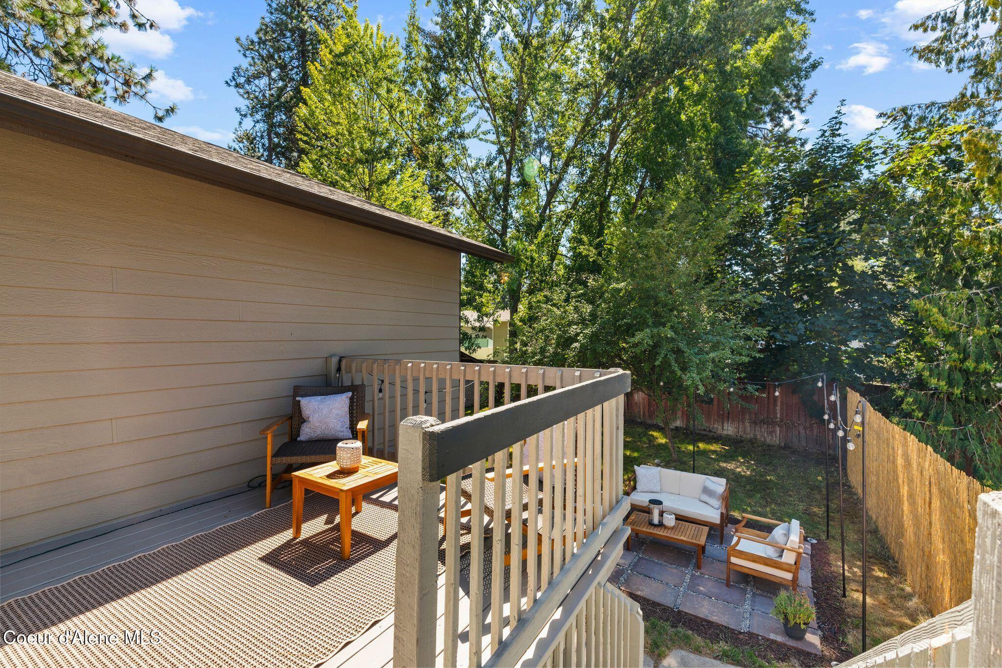 102 S RIVERWOOD CT