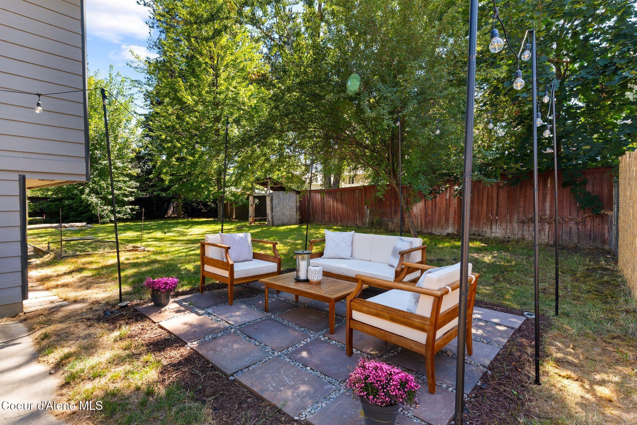 102 S RIVERWOOD CT