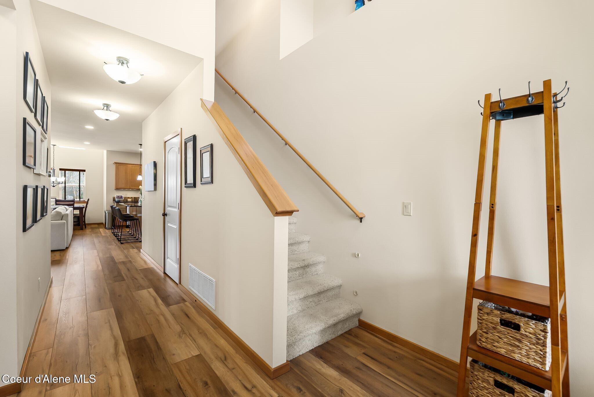 404 Lundblad PL