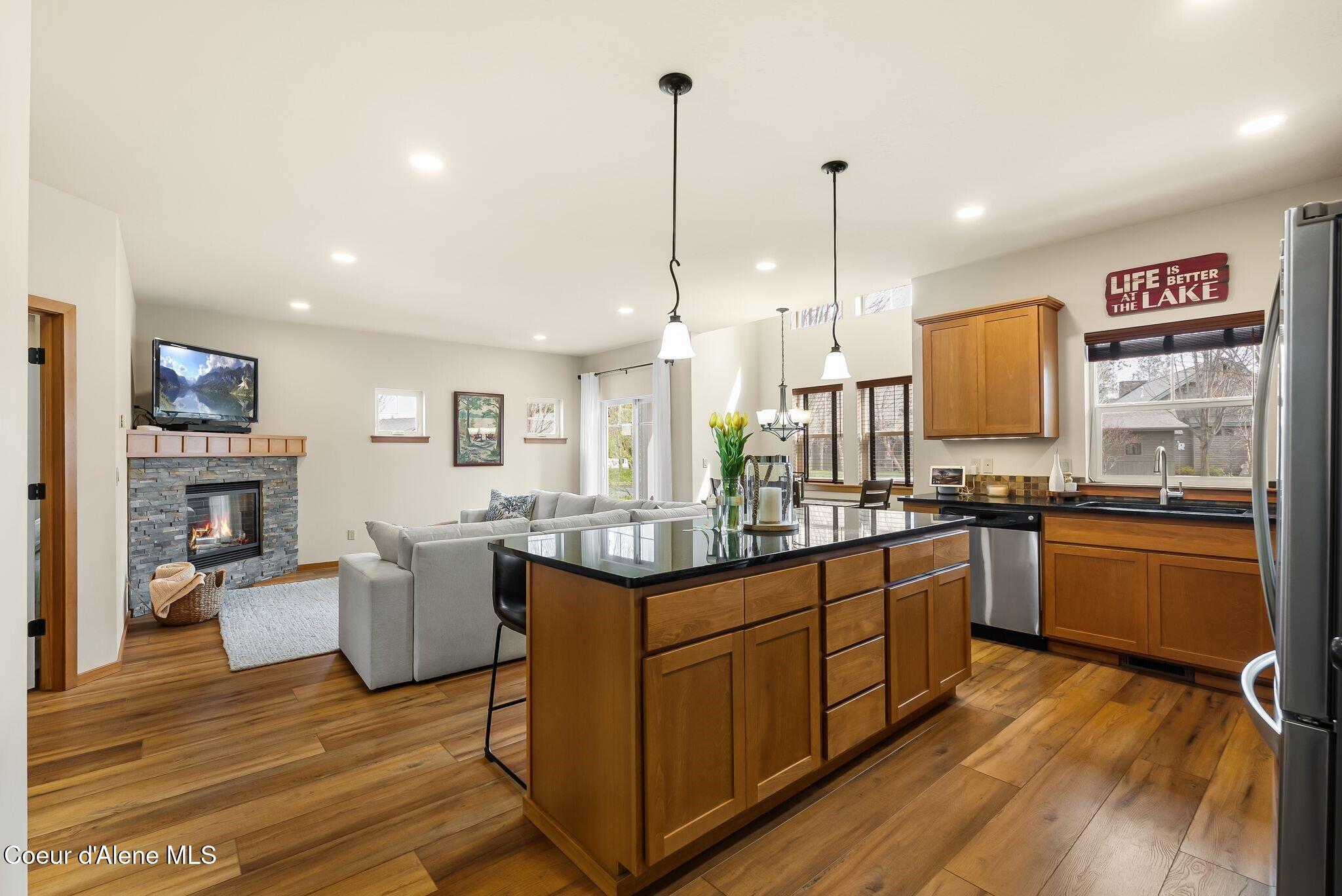 404 Lundblad PL