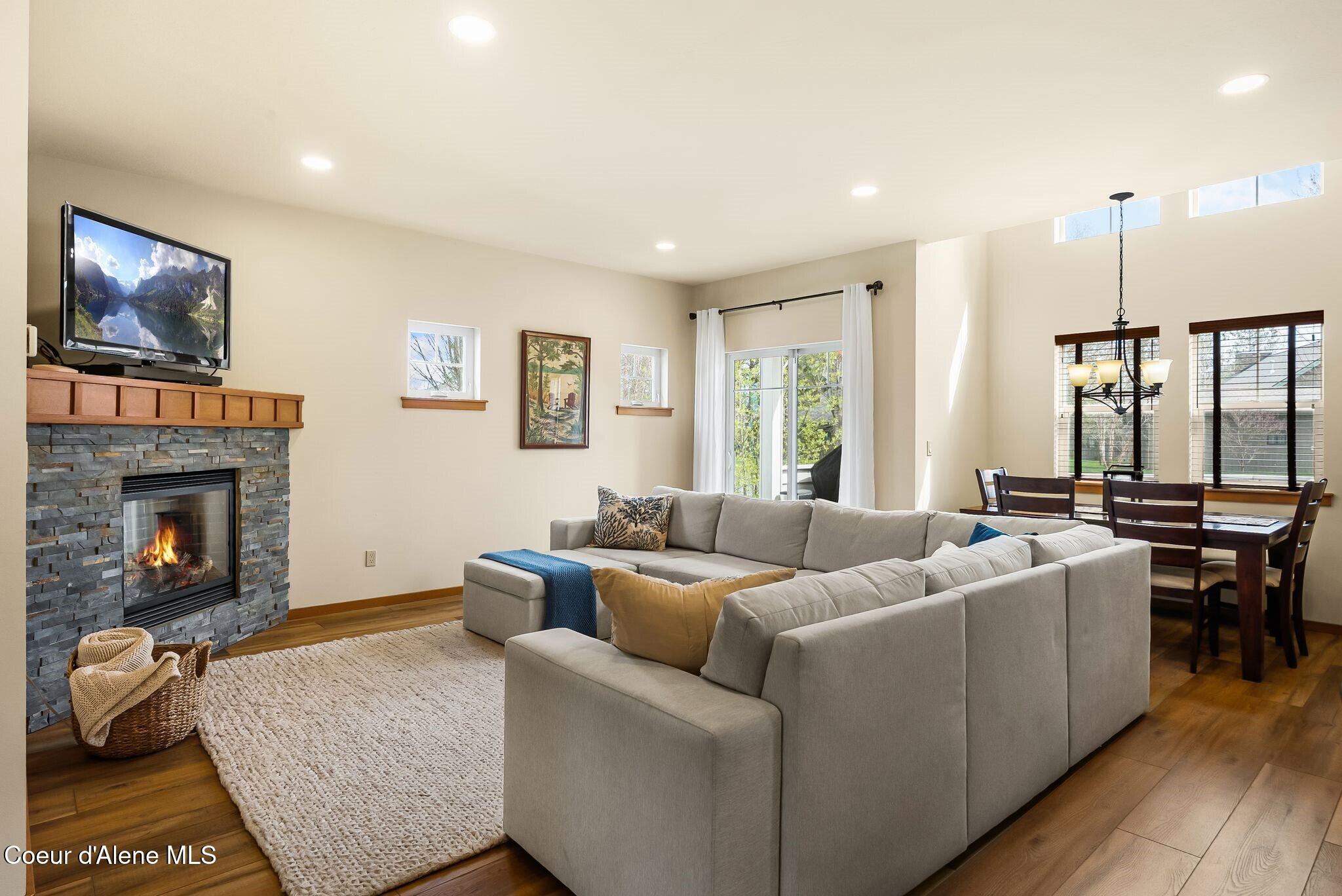 404 Lundblad PL