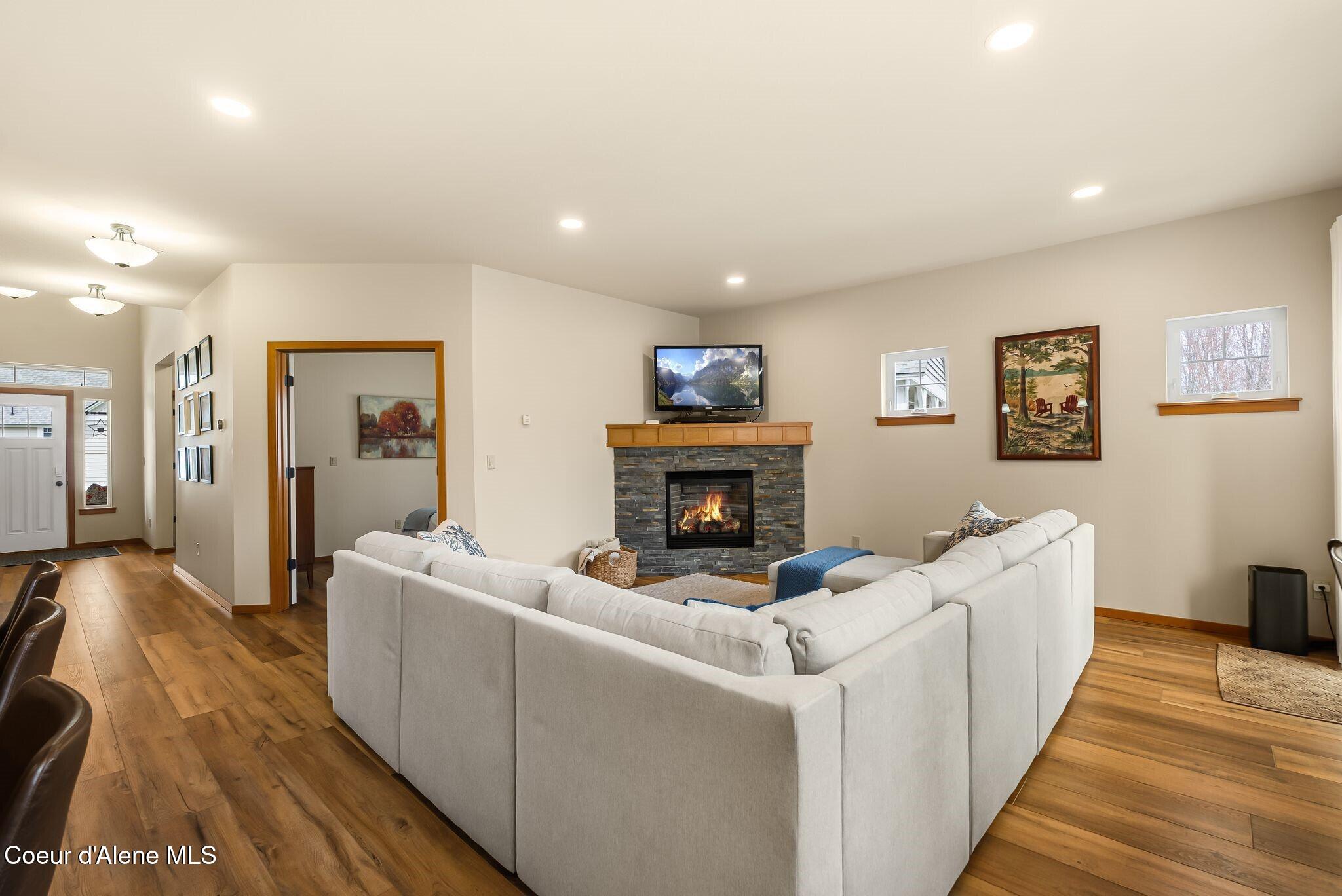 404 Lundblad PL