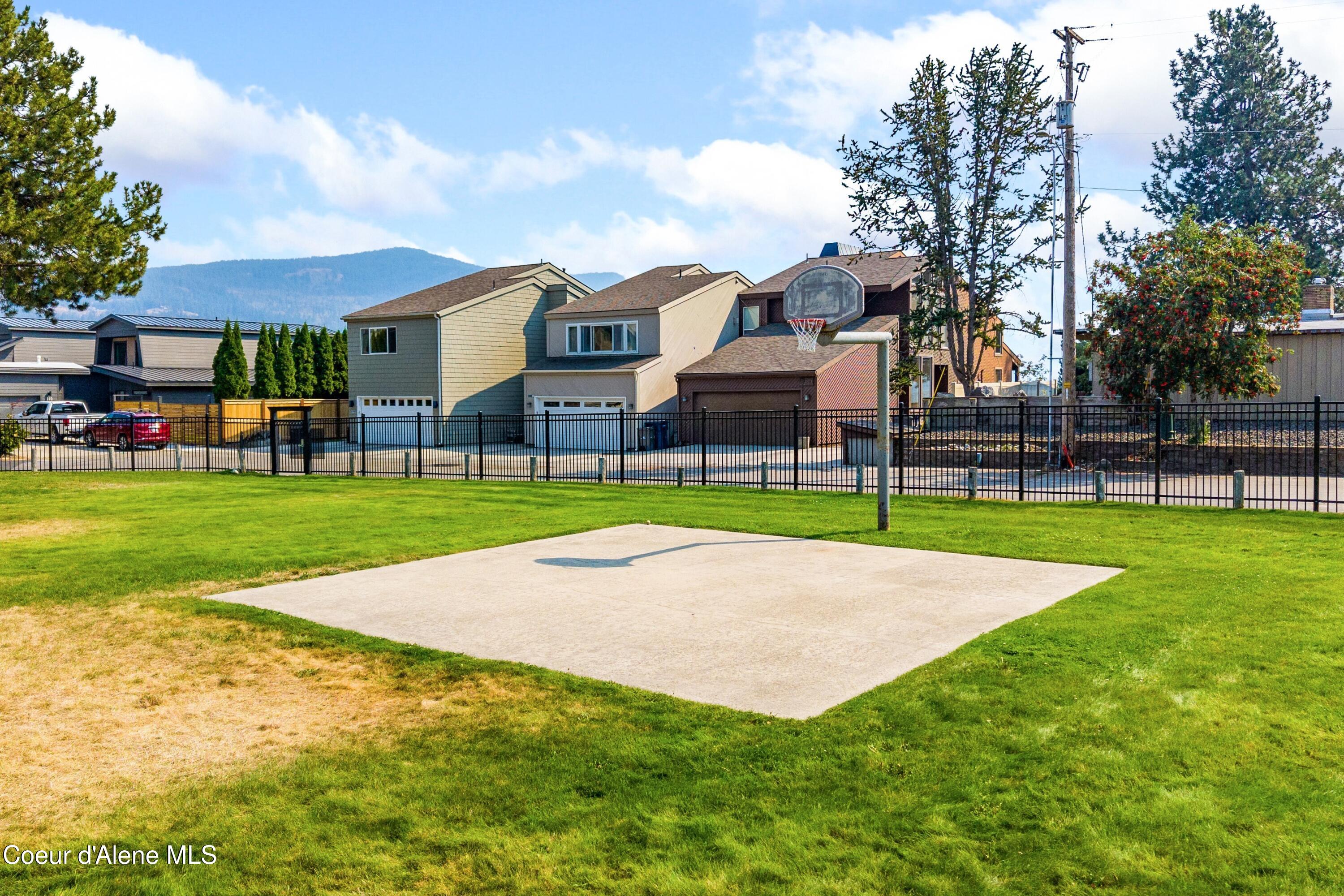 301 Iberian Way, 218