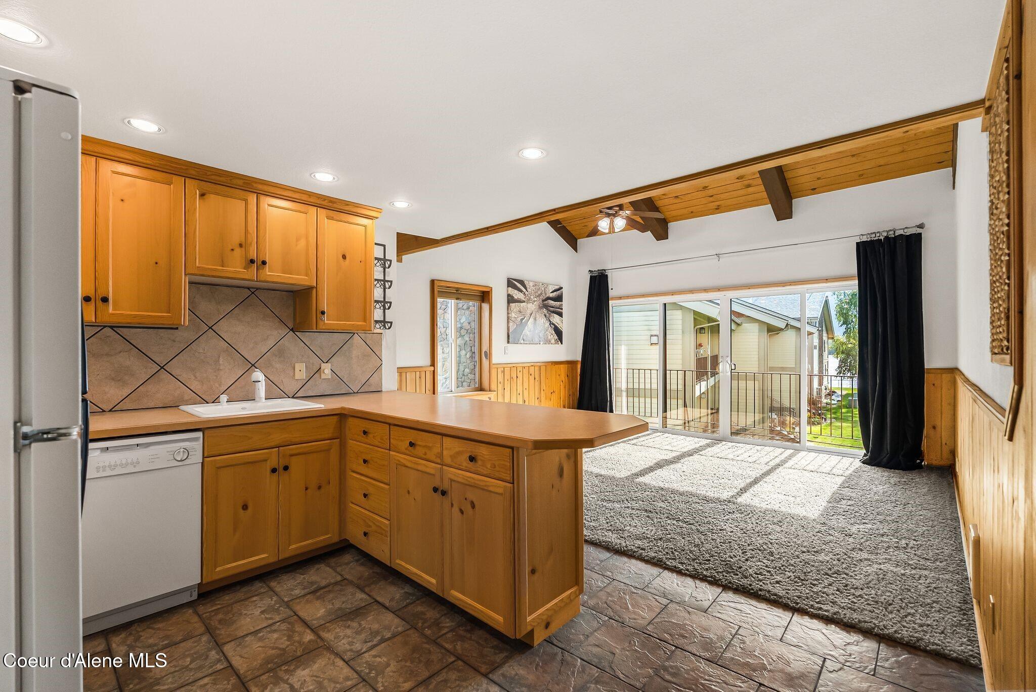 301 Iberian Way, 218