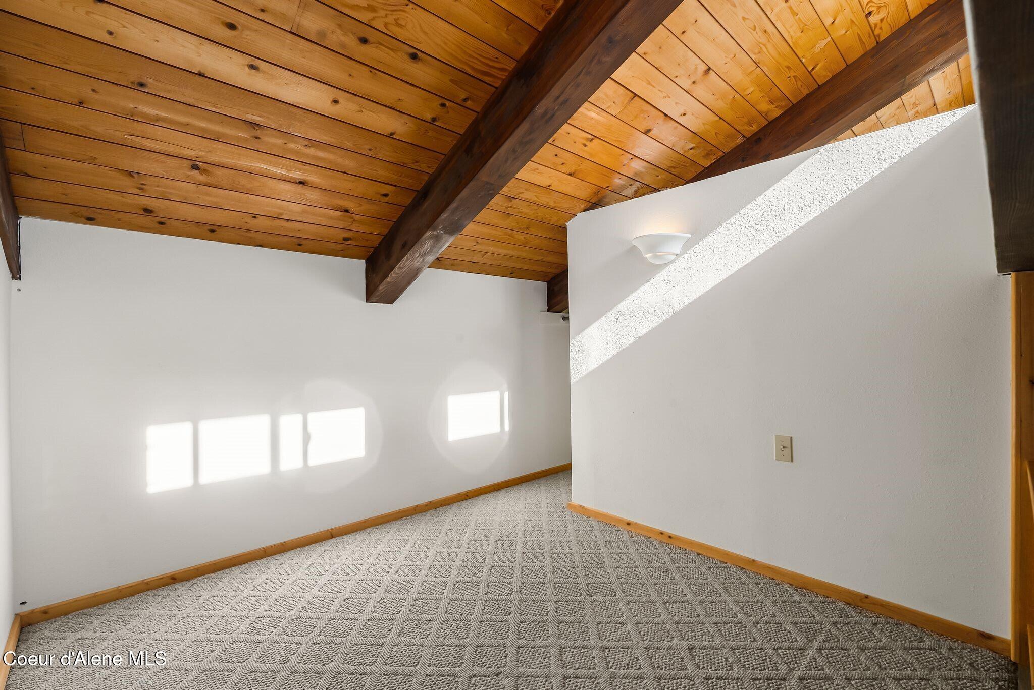 301 Iberian Way, 218