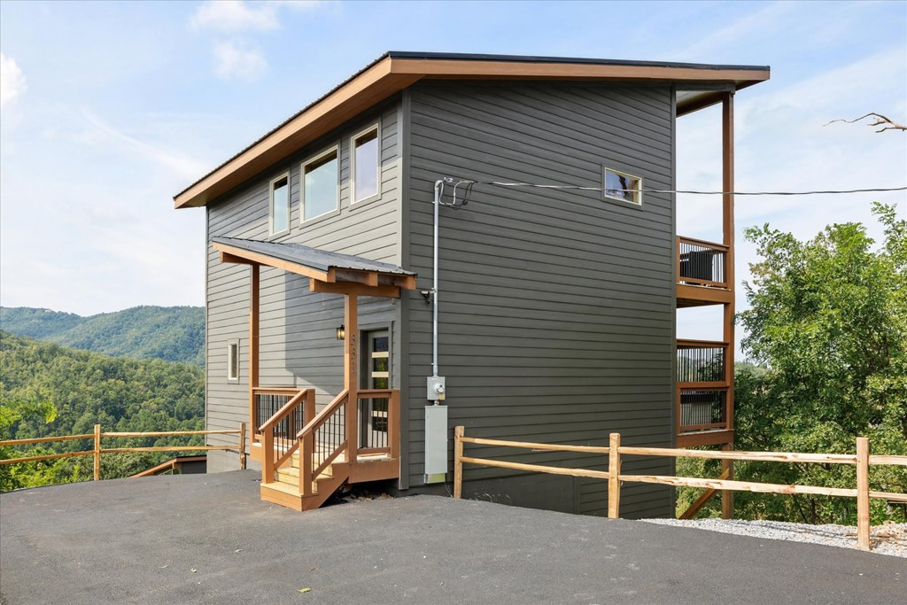 331 N Mountain Trail Trail