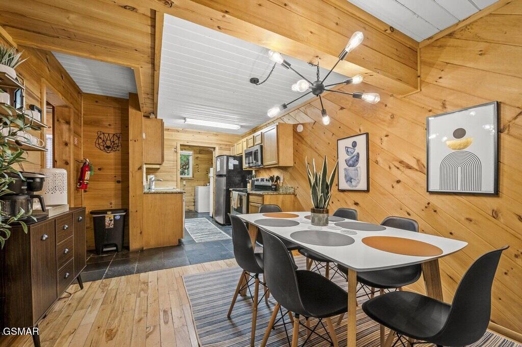 907 Ski Mountain Rd. Road Road