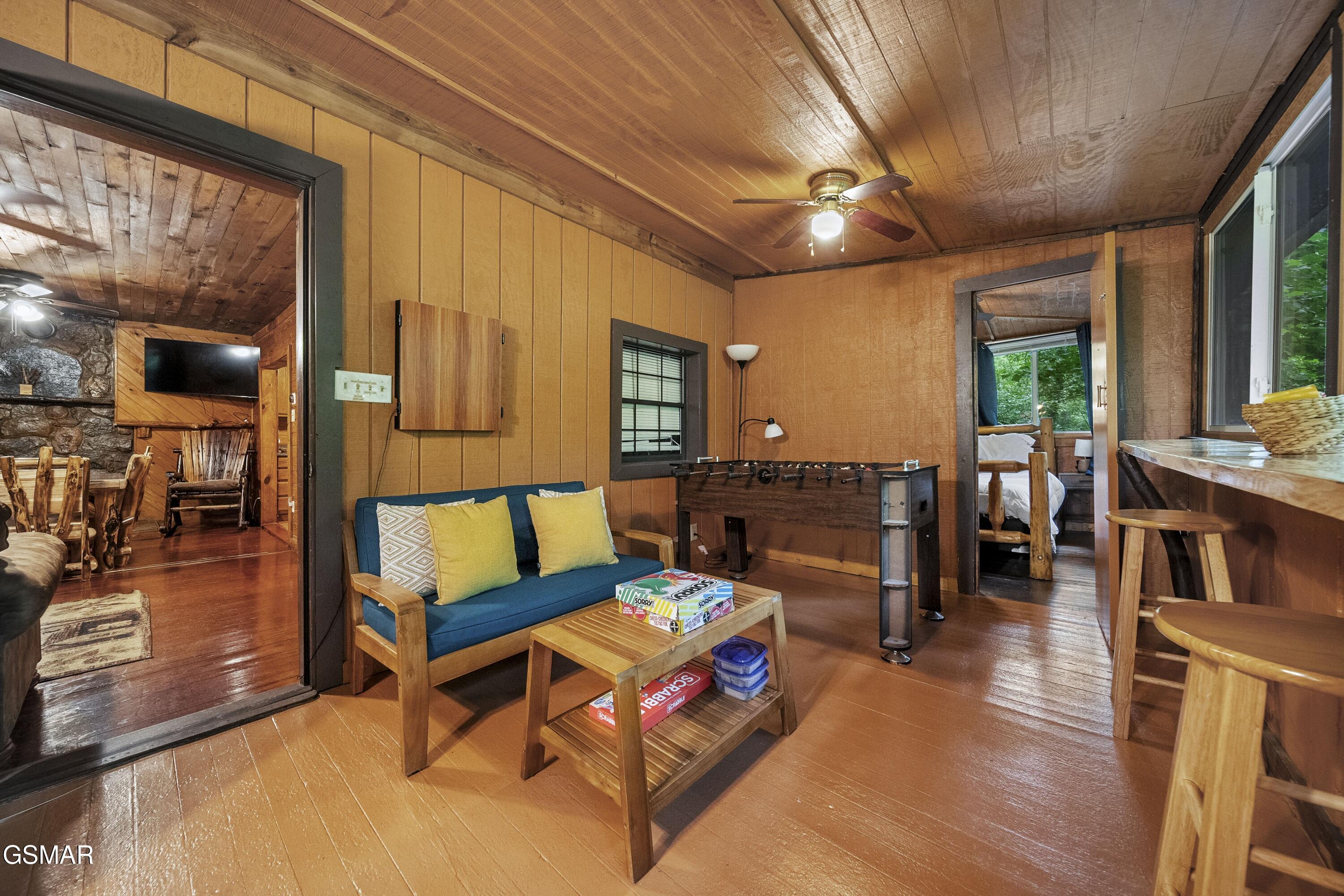 215 Lovers Lane Lane