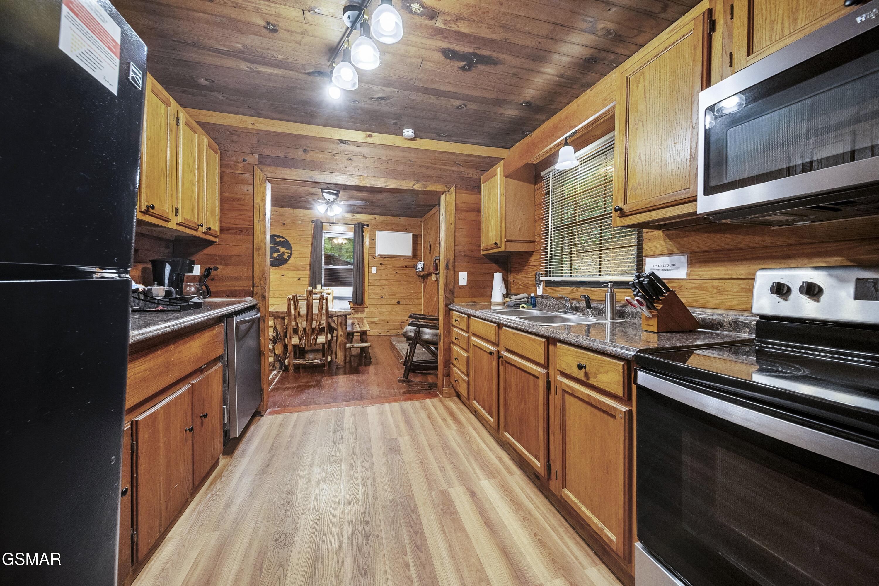 215 Lovers Lane Lane