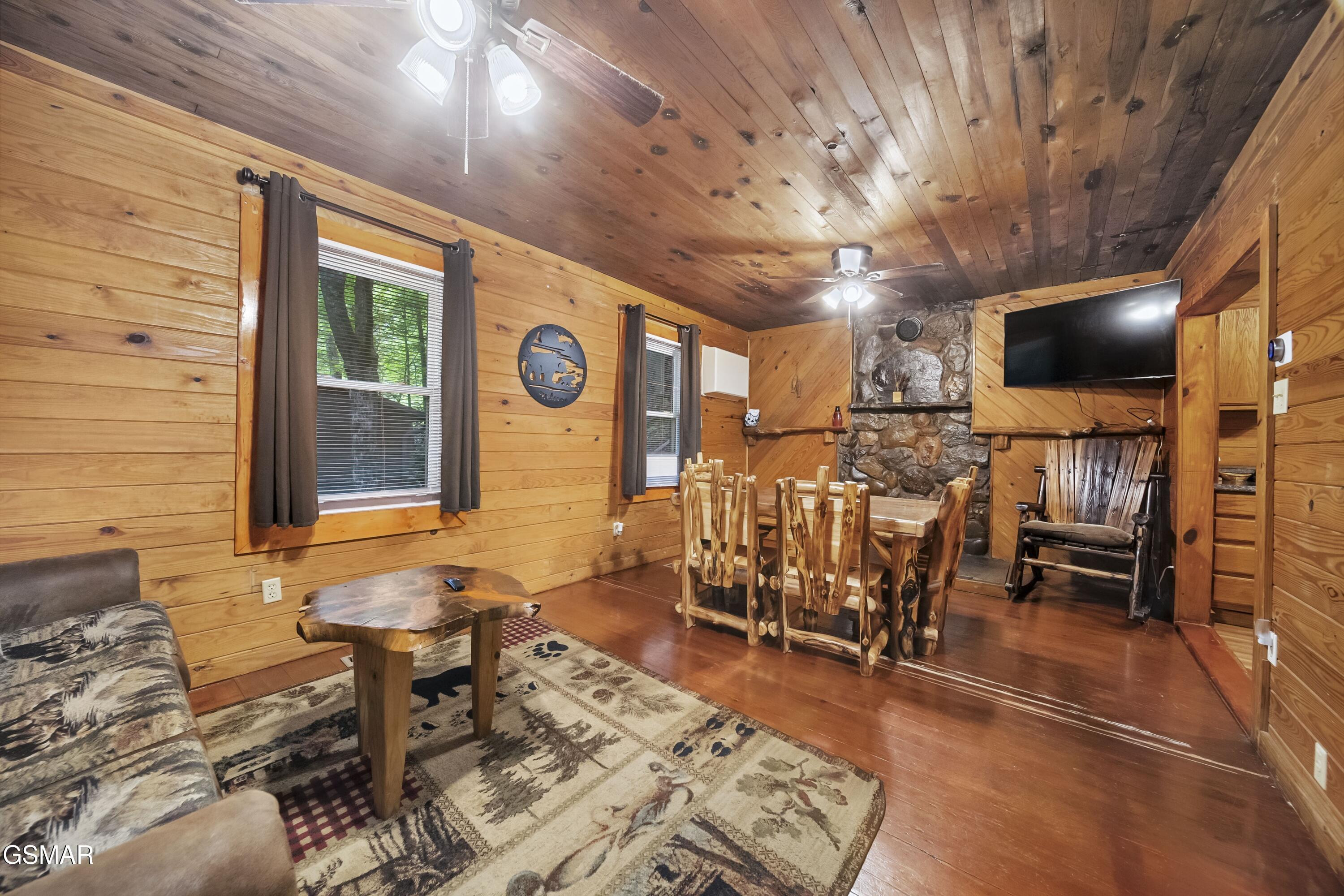 215 Lovers Lane Lane