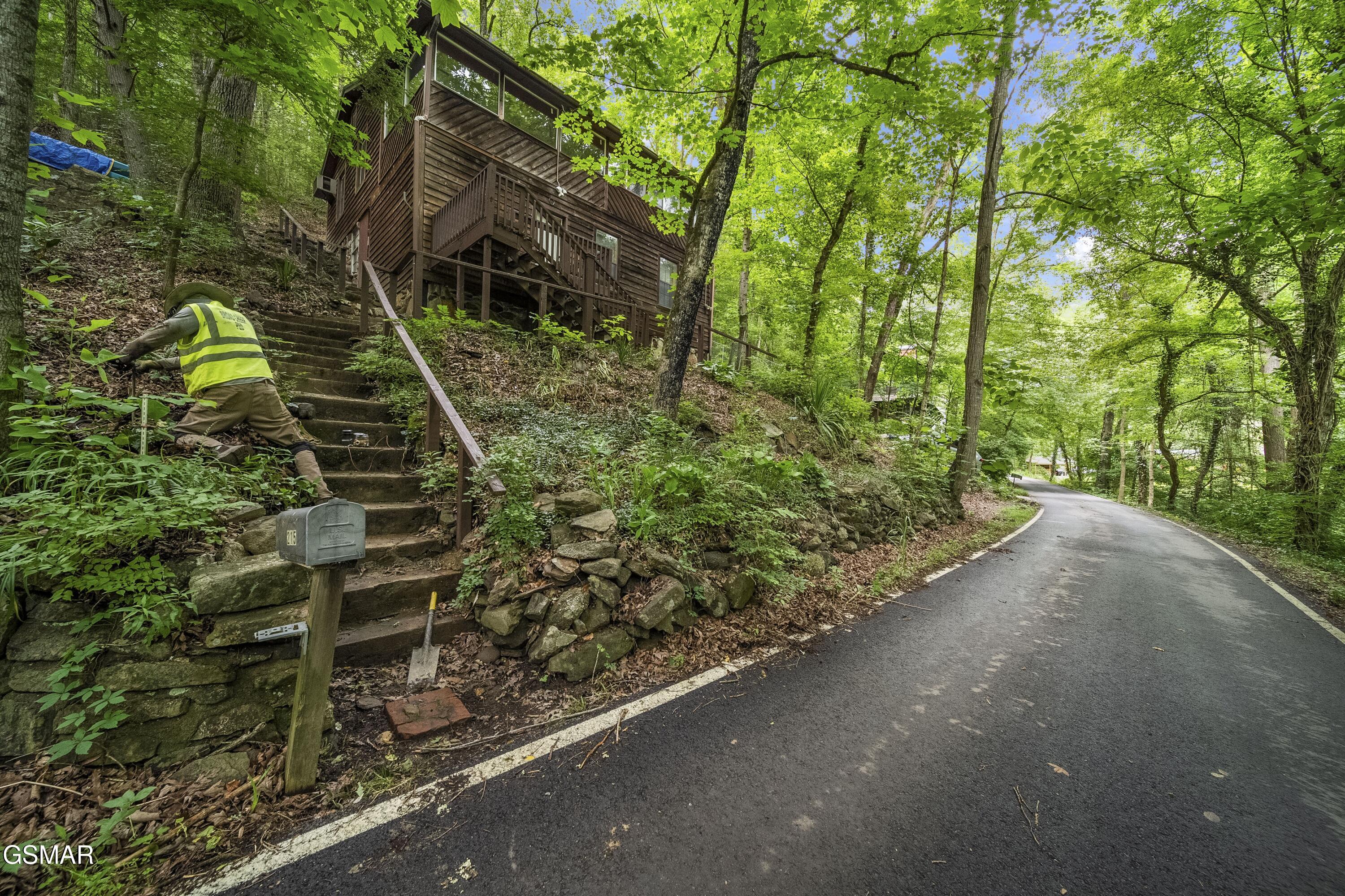 215 Lovers Lane Lane