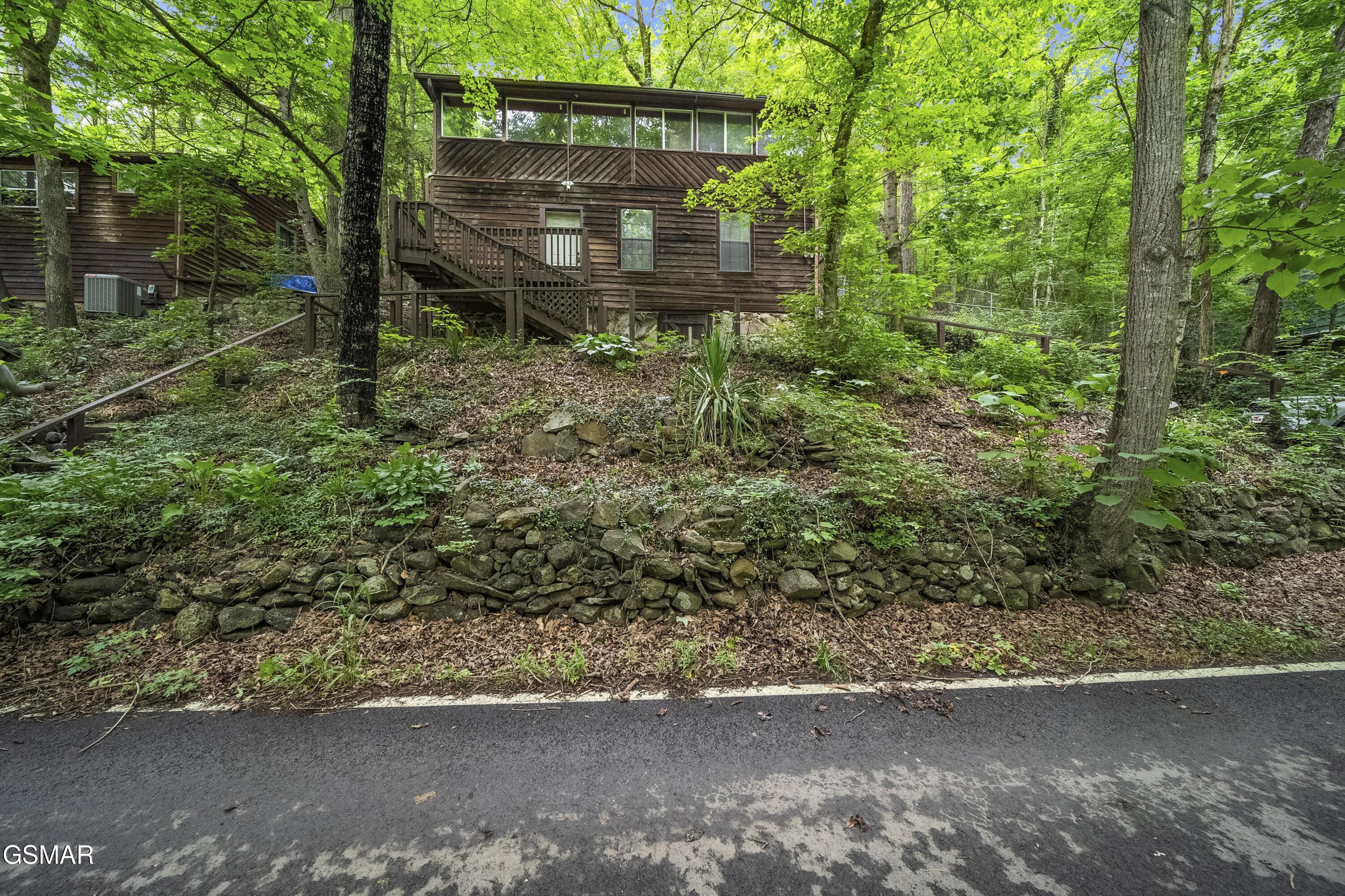 215 Lovers Lane Lane