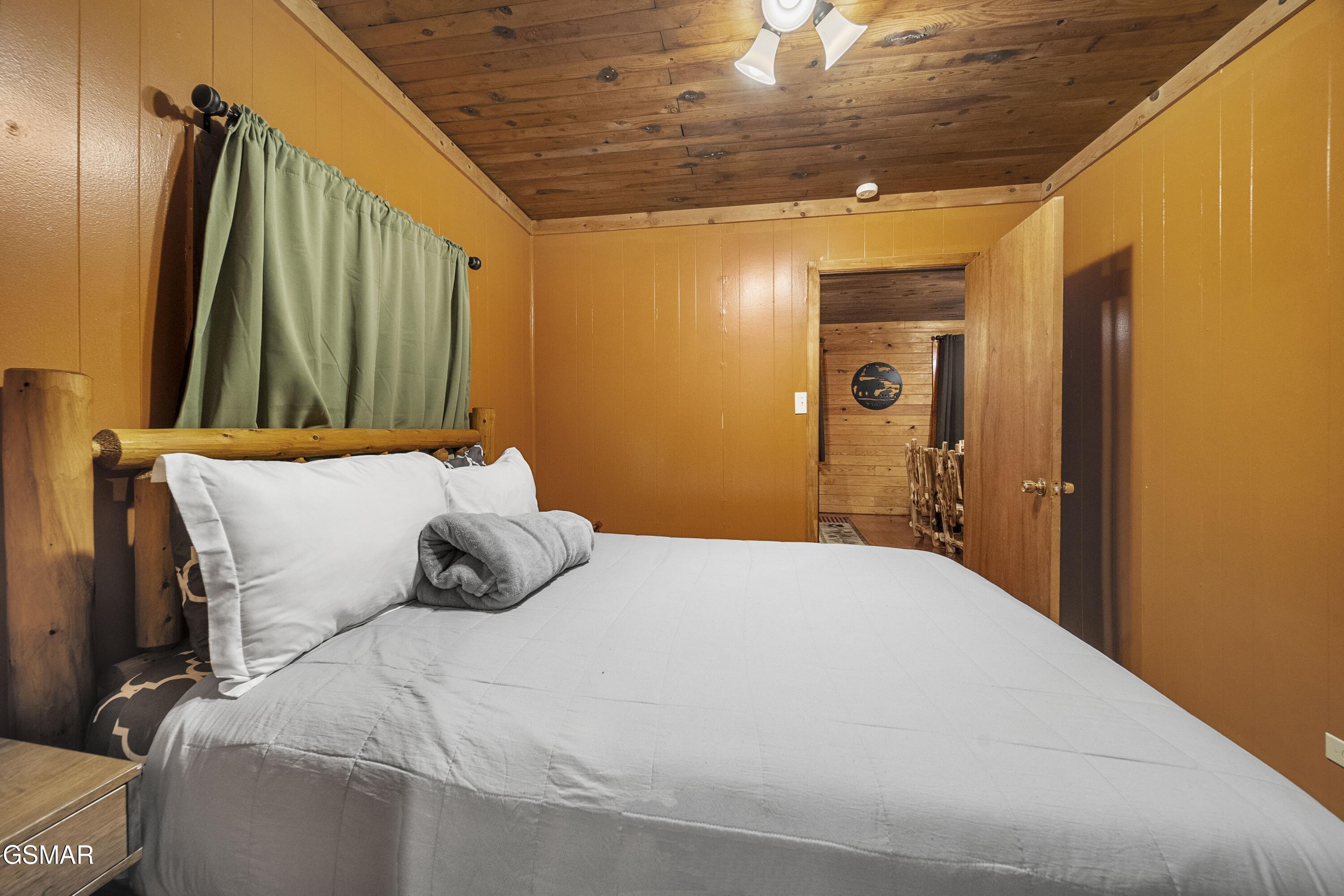 215 Lovers Lane Lane