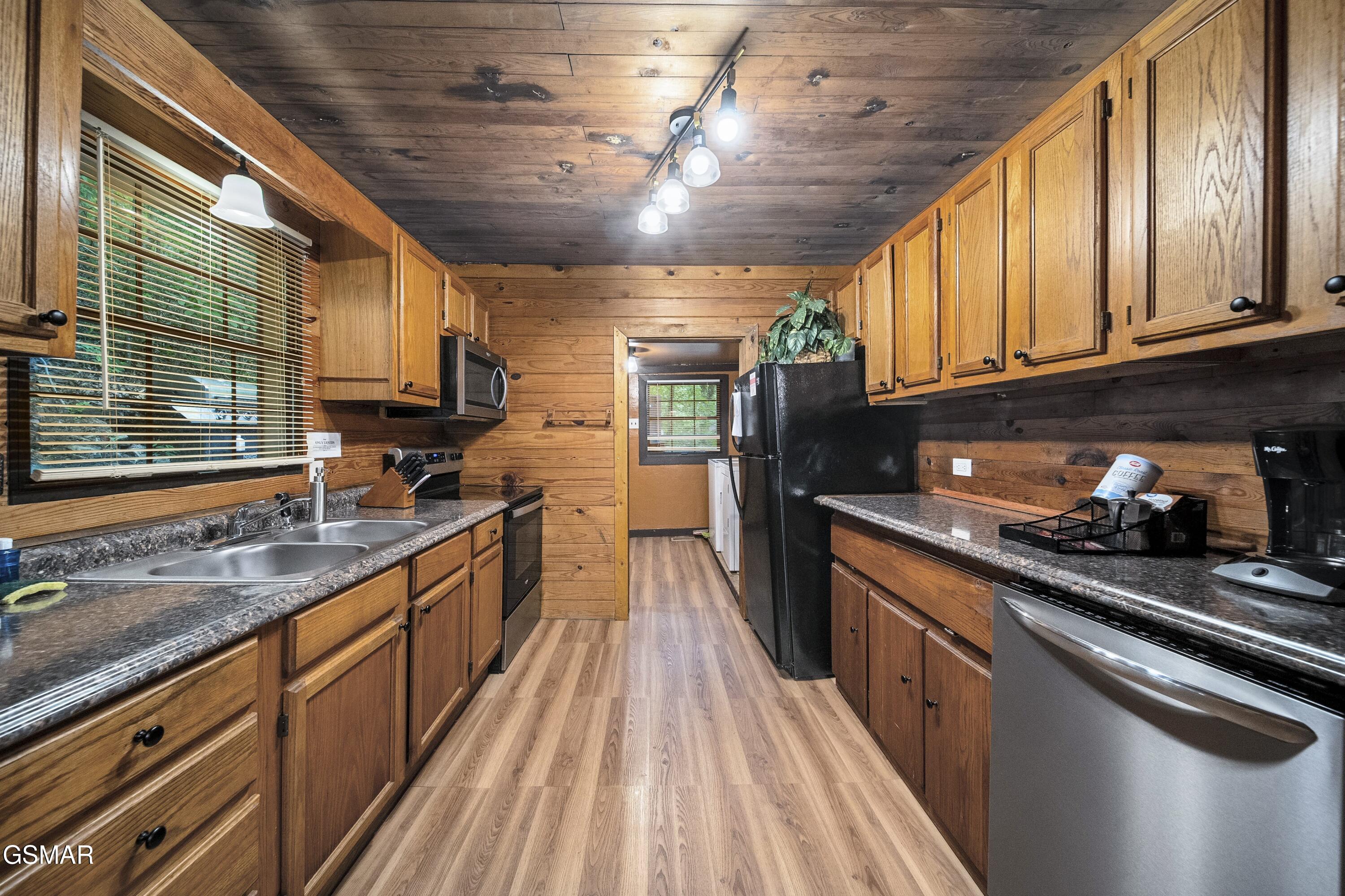 215 Lovers Lane Lane