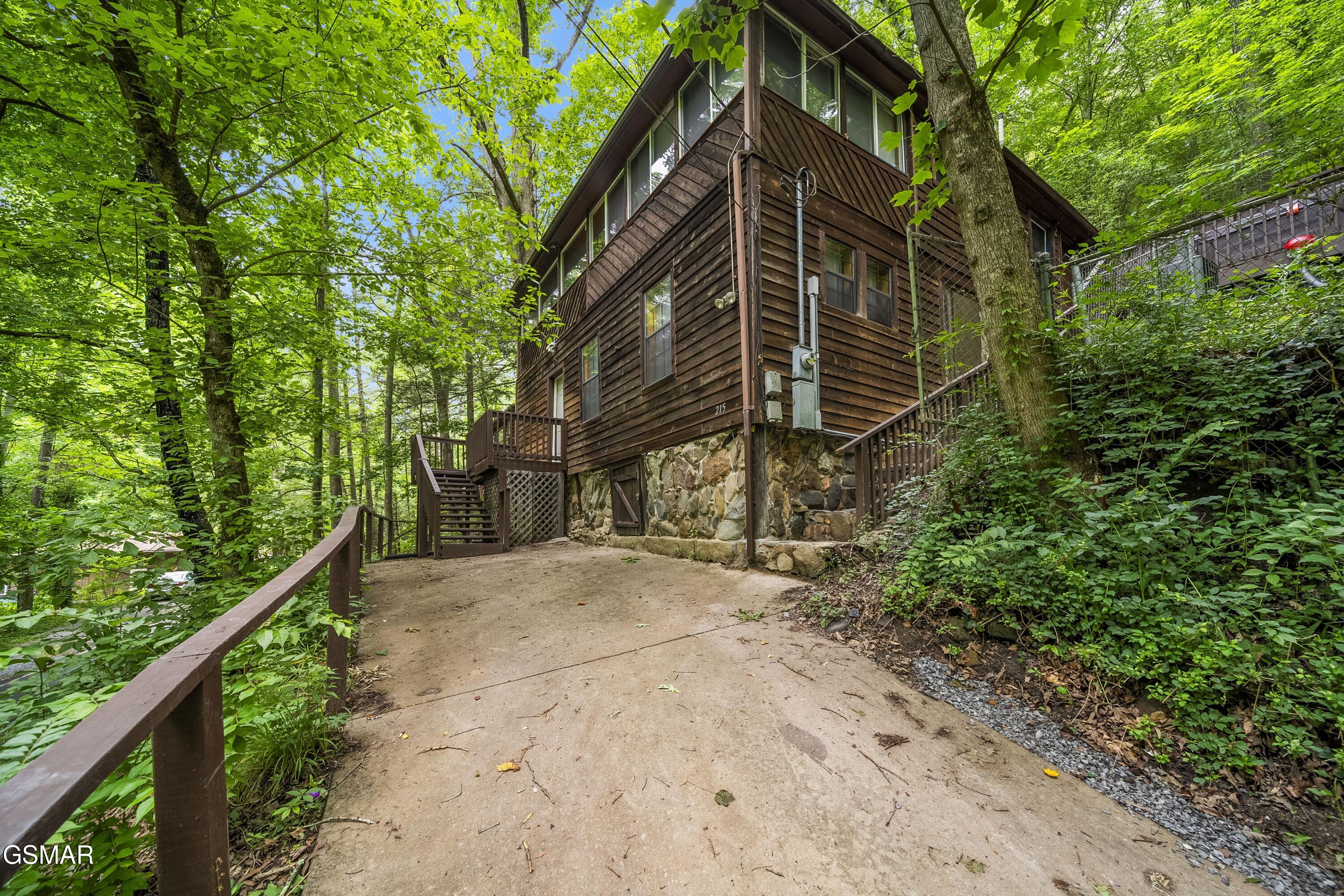 215 Lovers Lane Lane