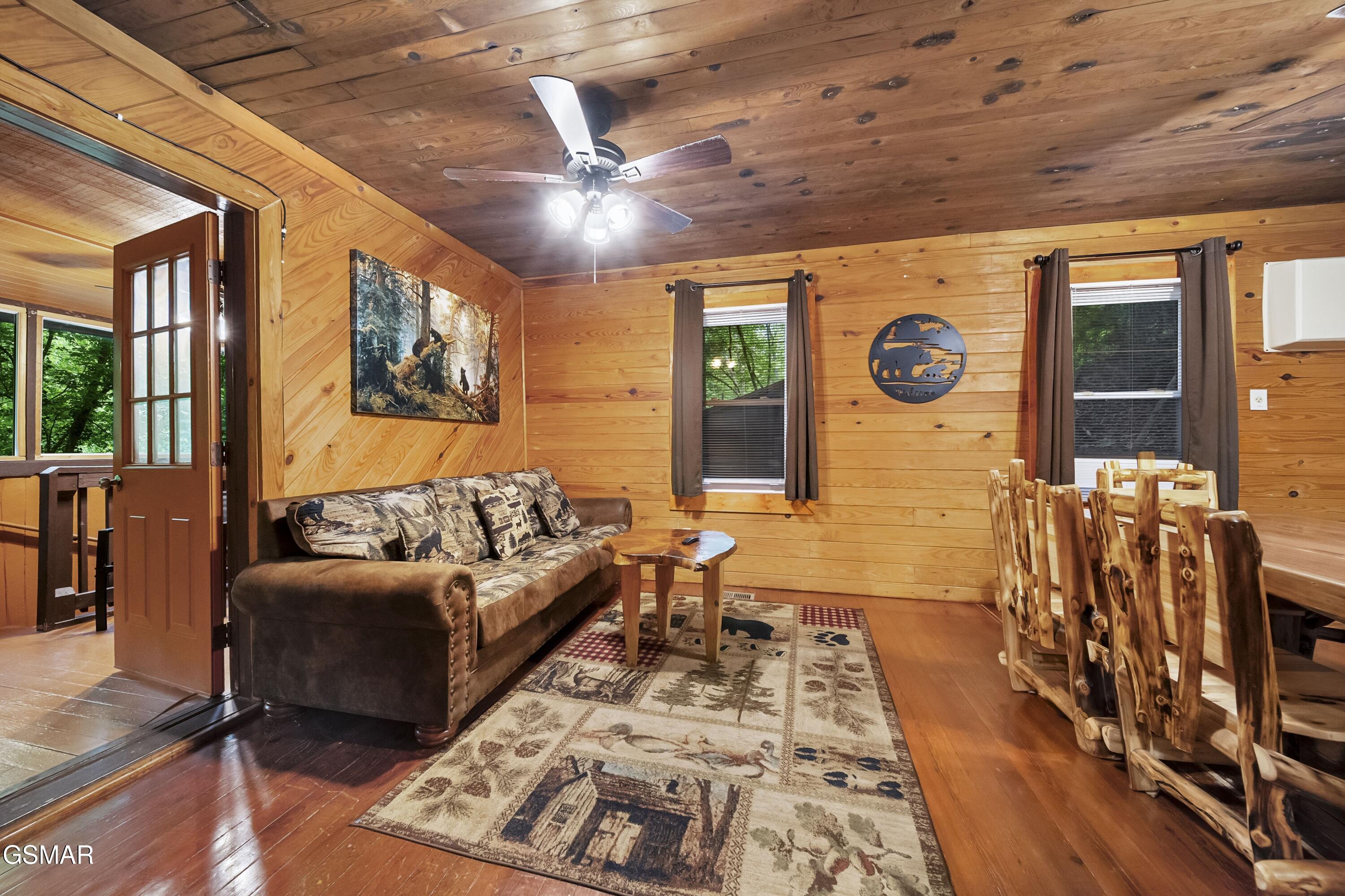 215 Lovers Lane Lane