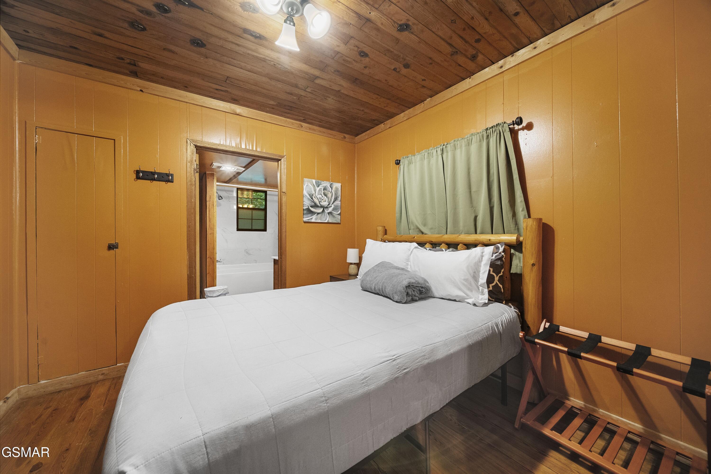 215 Lovers Lane Lane