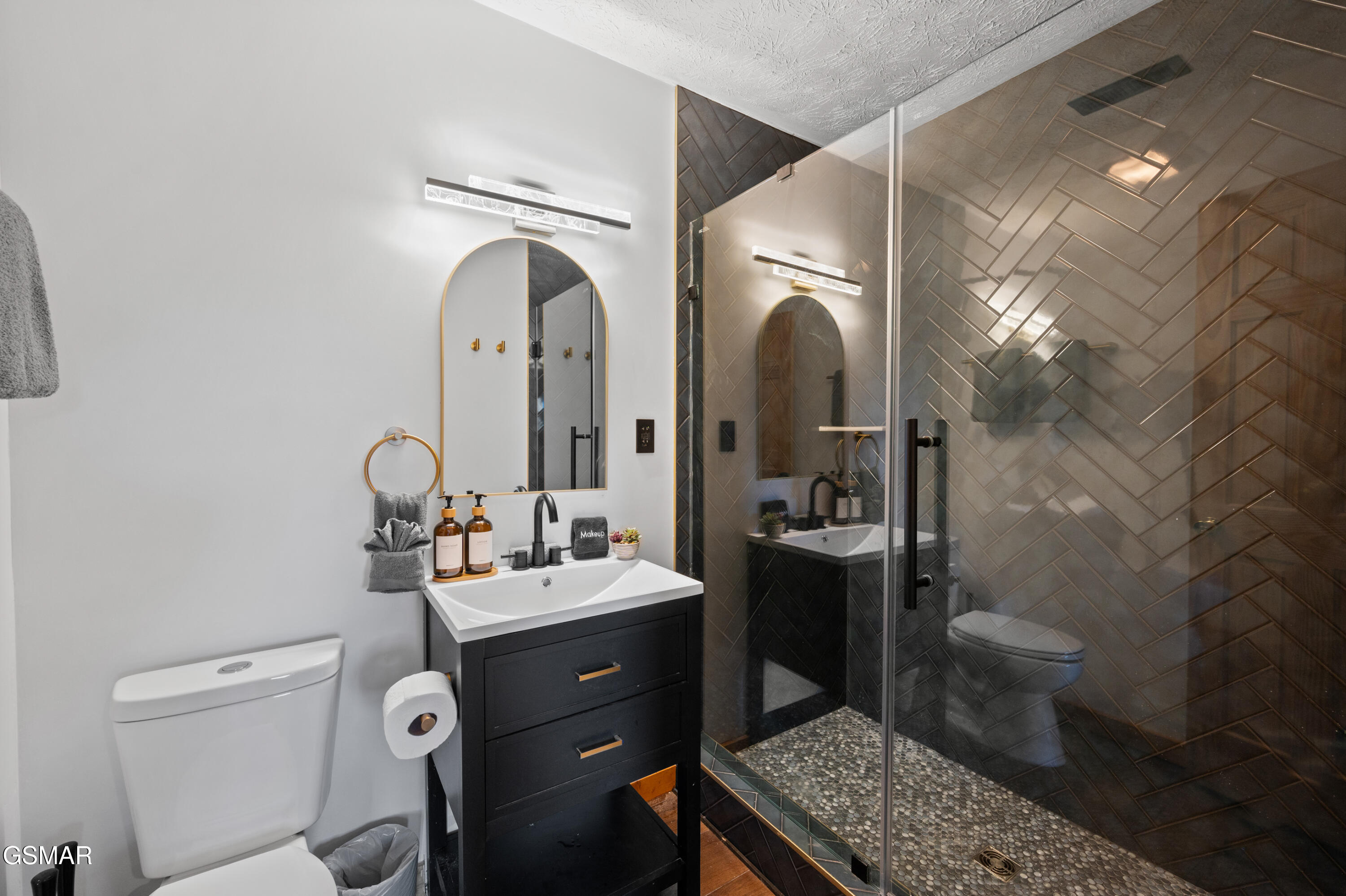 2526 Raccoon Hollow Way Way