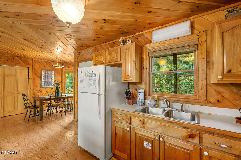 2732 Pine Crest Lane Lane