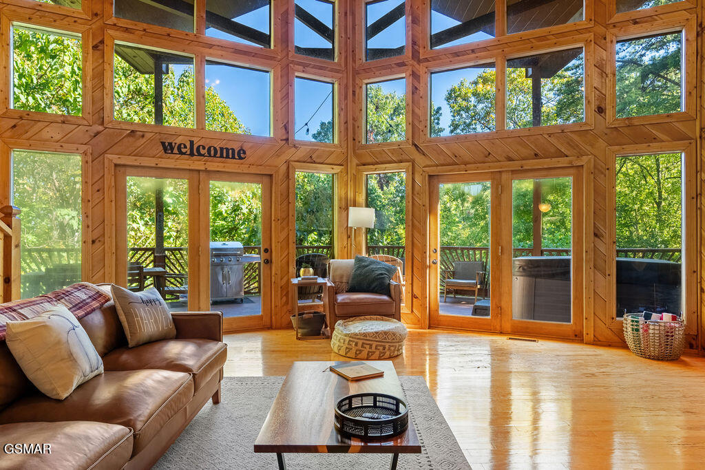 2732 Pine Crest Lane Lane