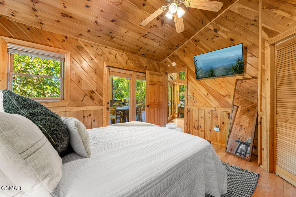 2732 Pine Crest Lane Lane