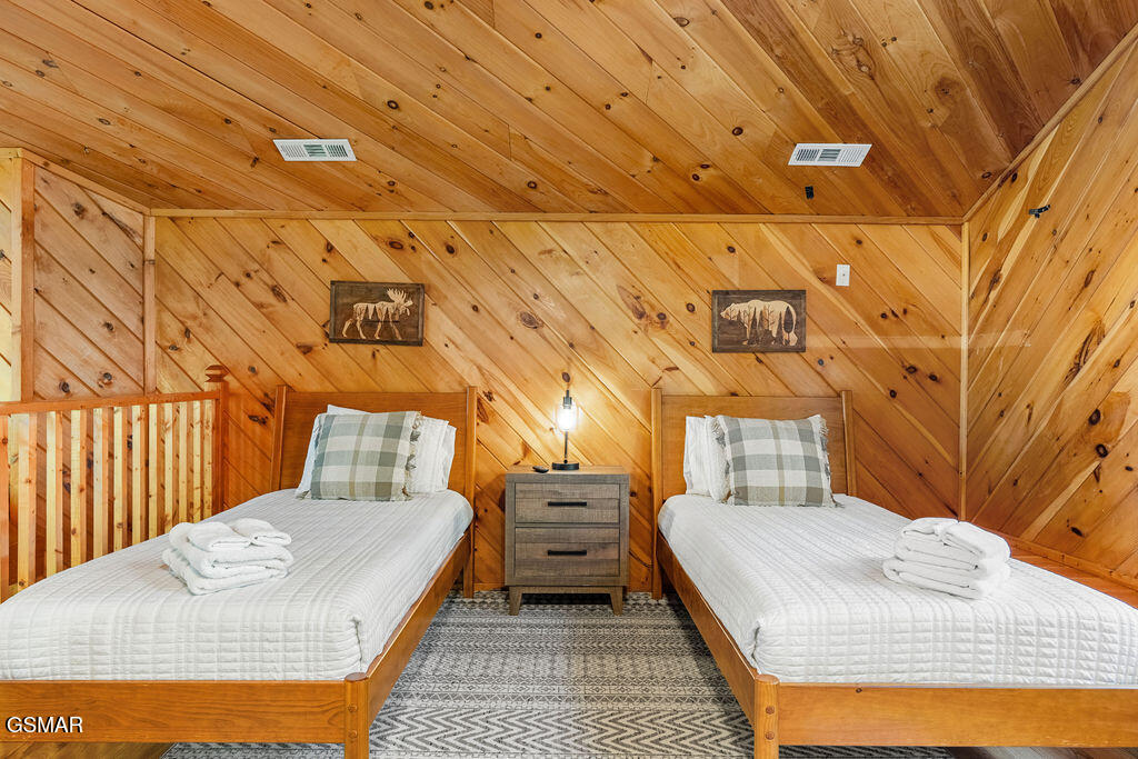 2732 Pine Crest Lane Lane