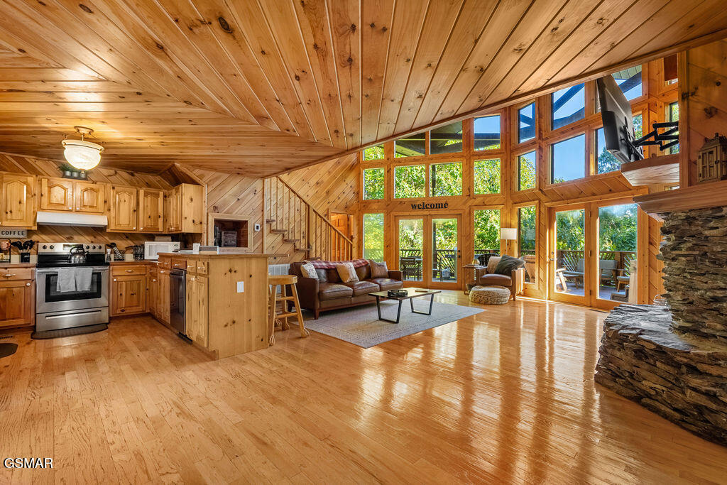 2732 Pine Crest Lane Lane