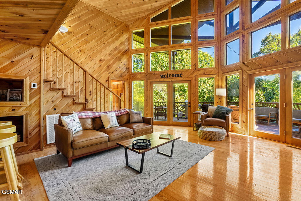 2732 Pine Crest Lane Lane