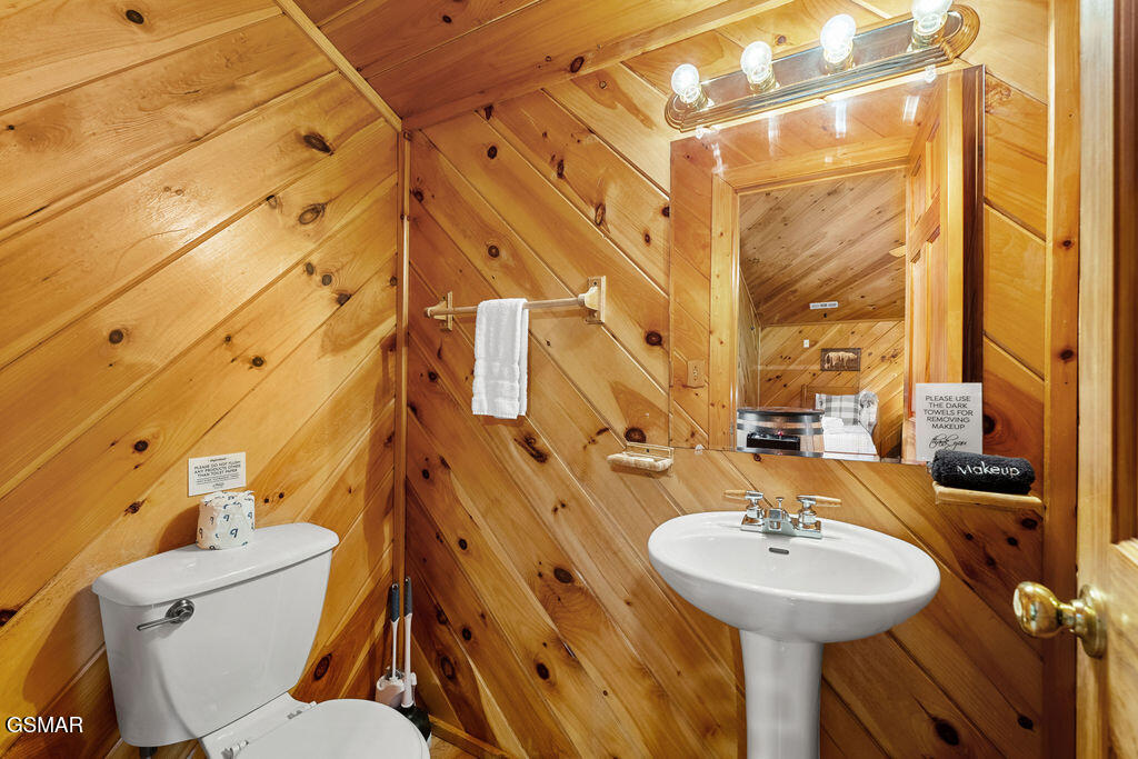 2732 Pine Crest Lane Lane