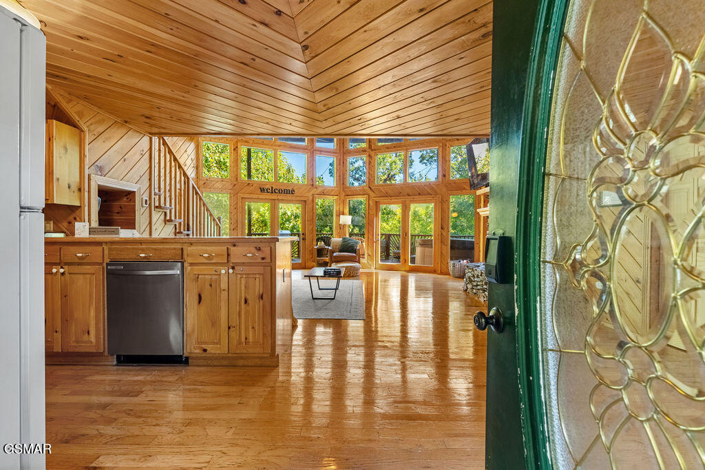 2732 Pine Crest Lane Lane