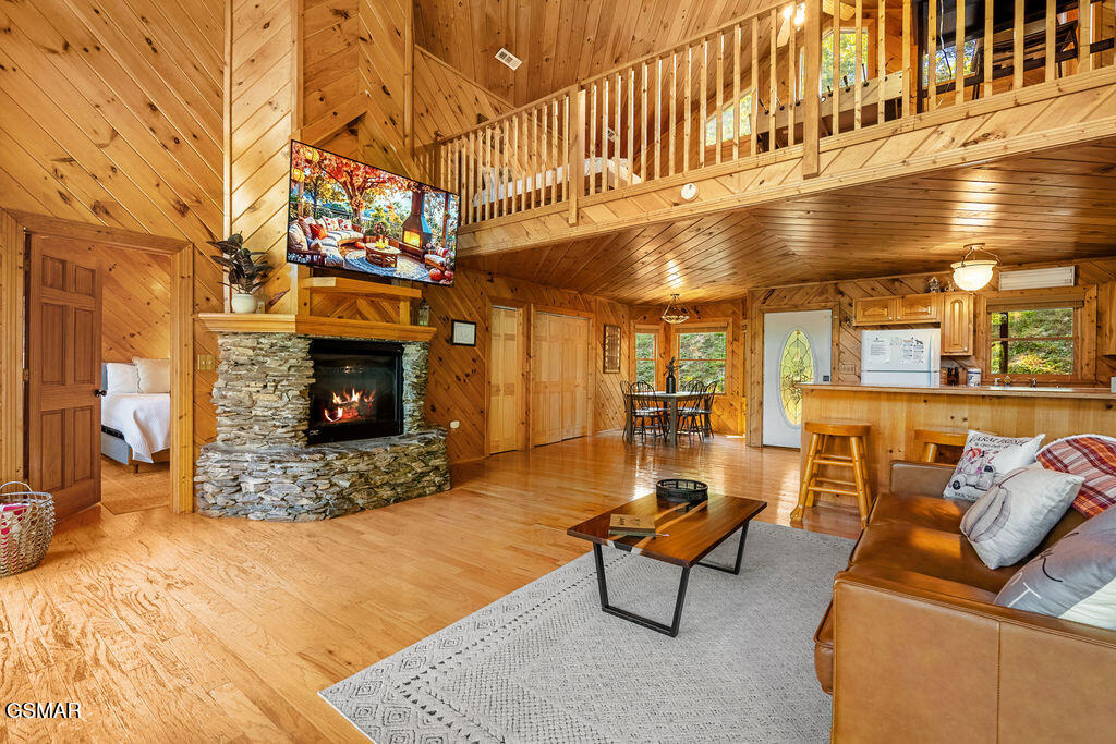 2732 Pine Crest Lane Lane