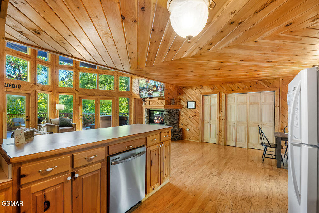 2732 Pine Crest Lane Lane