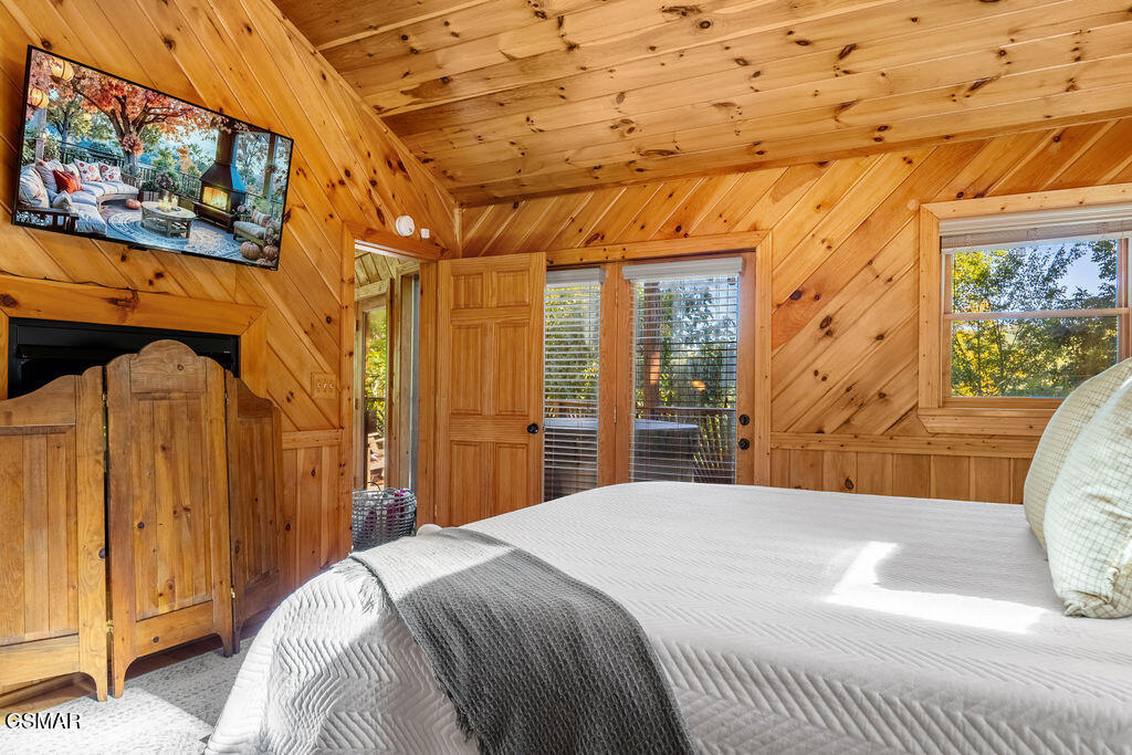 2732 Pine Crest Lane Lane