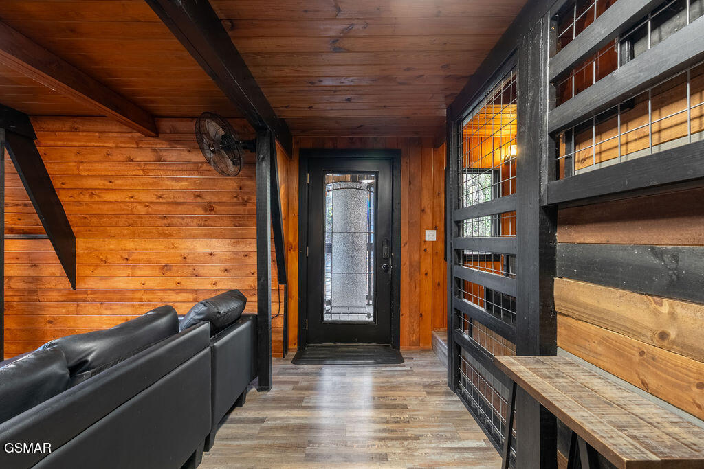 1043 Ski Mountain Road Road