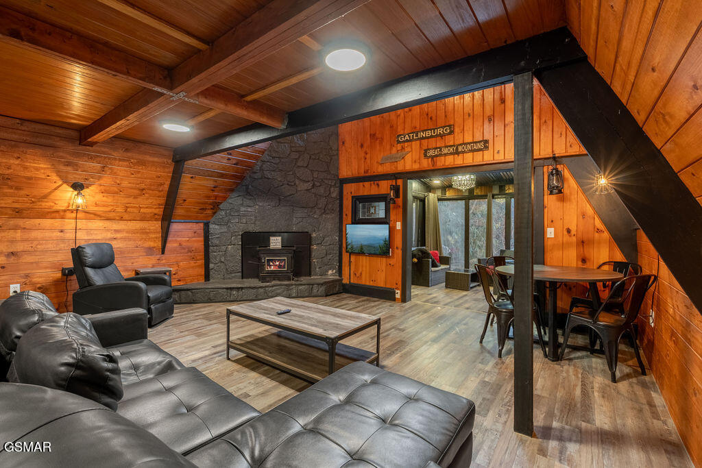 1043 Ski Mountain Road Road